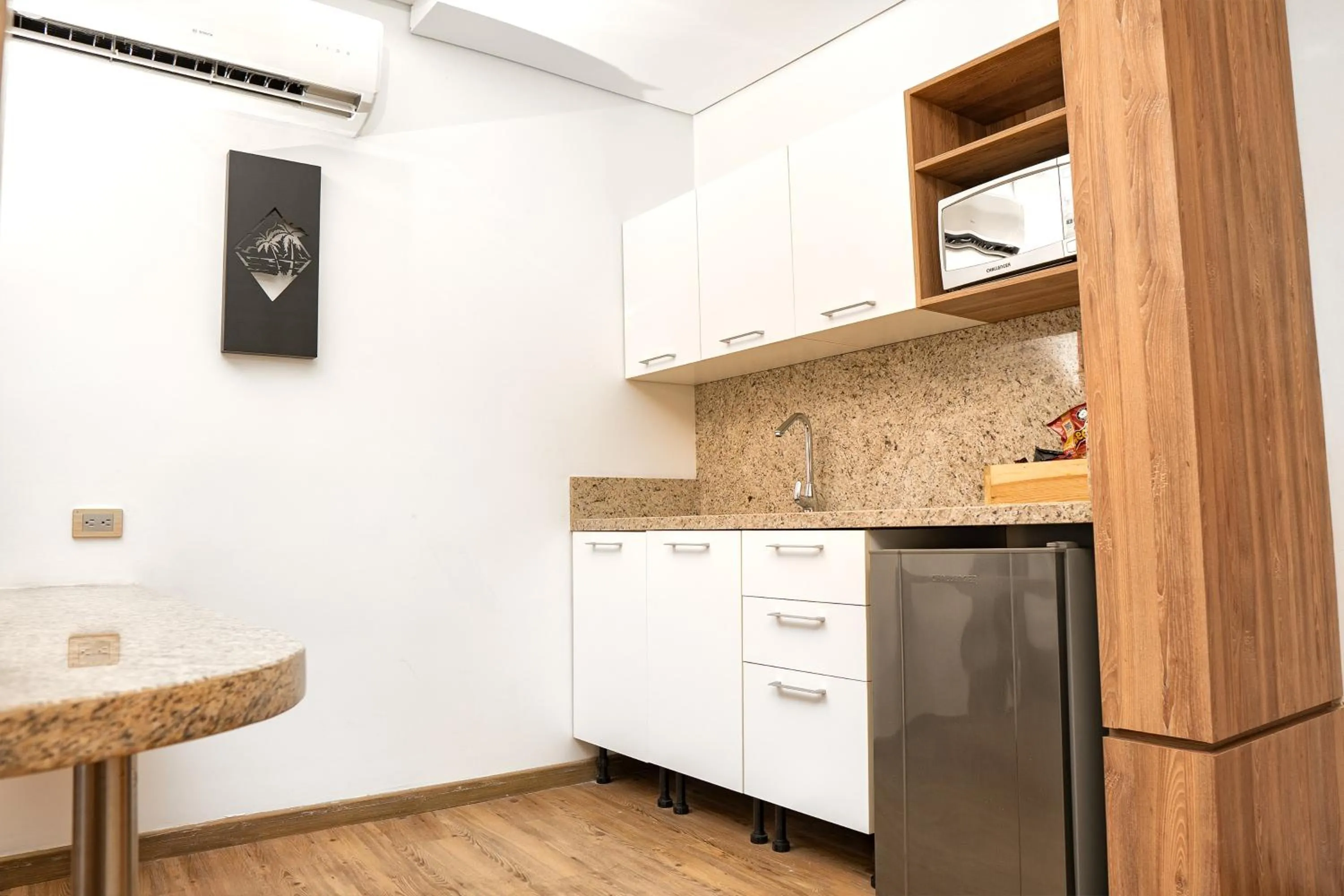 Kitchen or kitchenette in HOTEL KARAYA DIVE RESORT