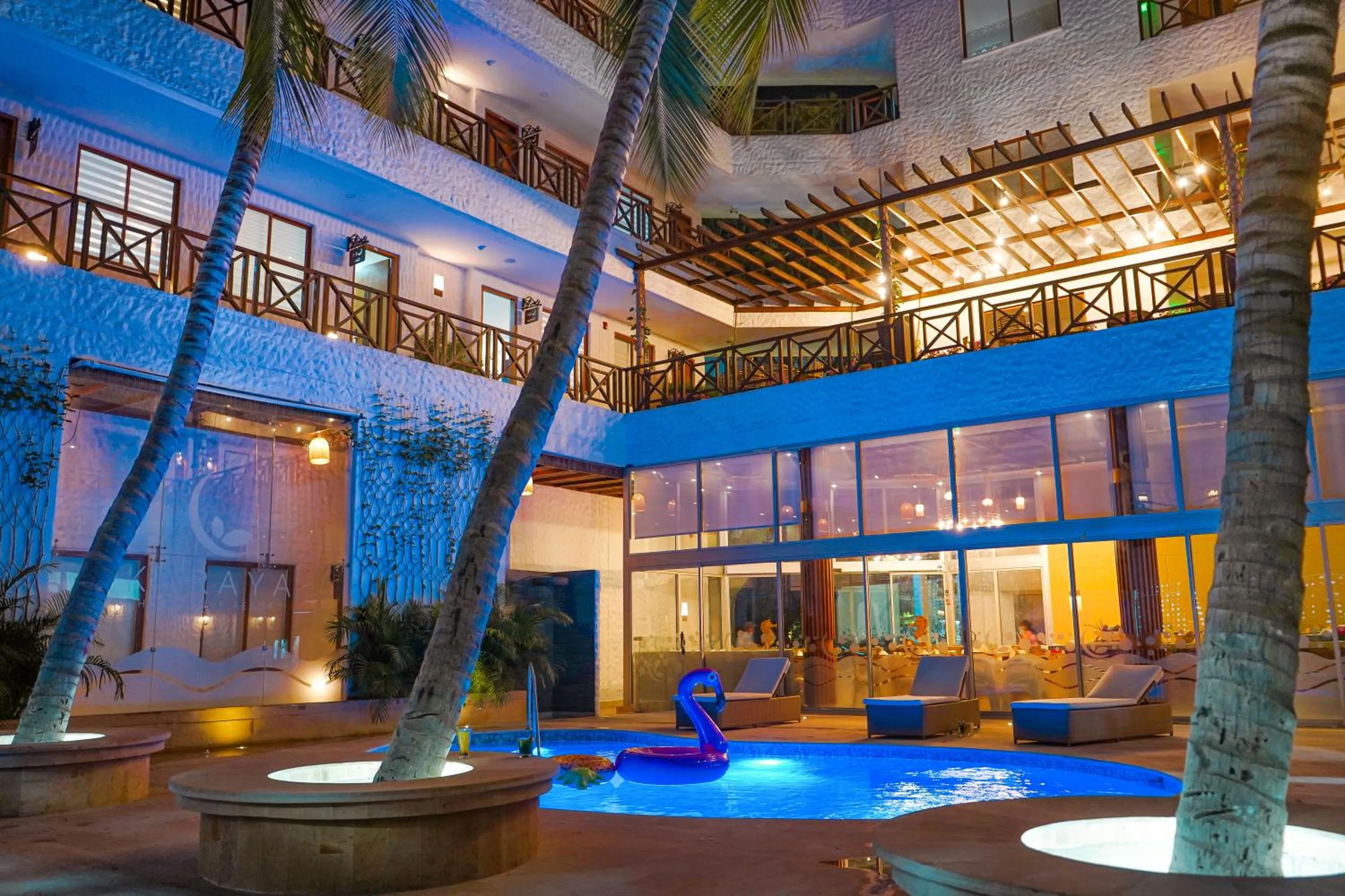 Swimming pool in HOTEL KARAYA DIVE RESORT