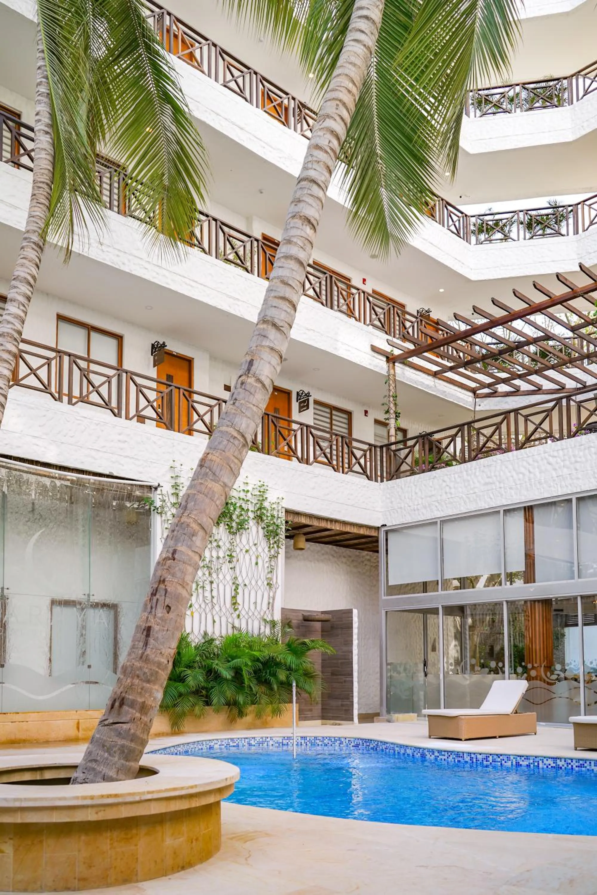 Swimming pool in HOTEL KARAYA DIVE RESORT