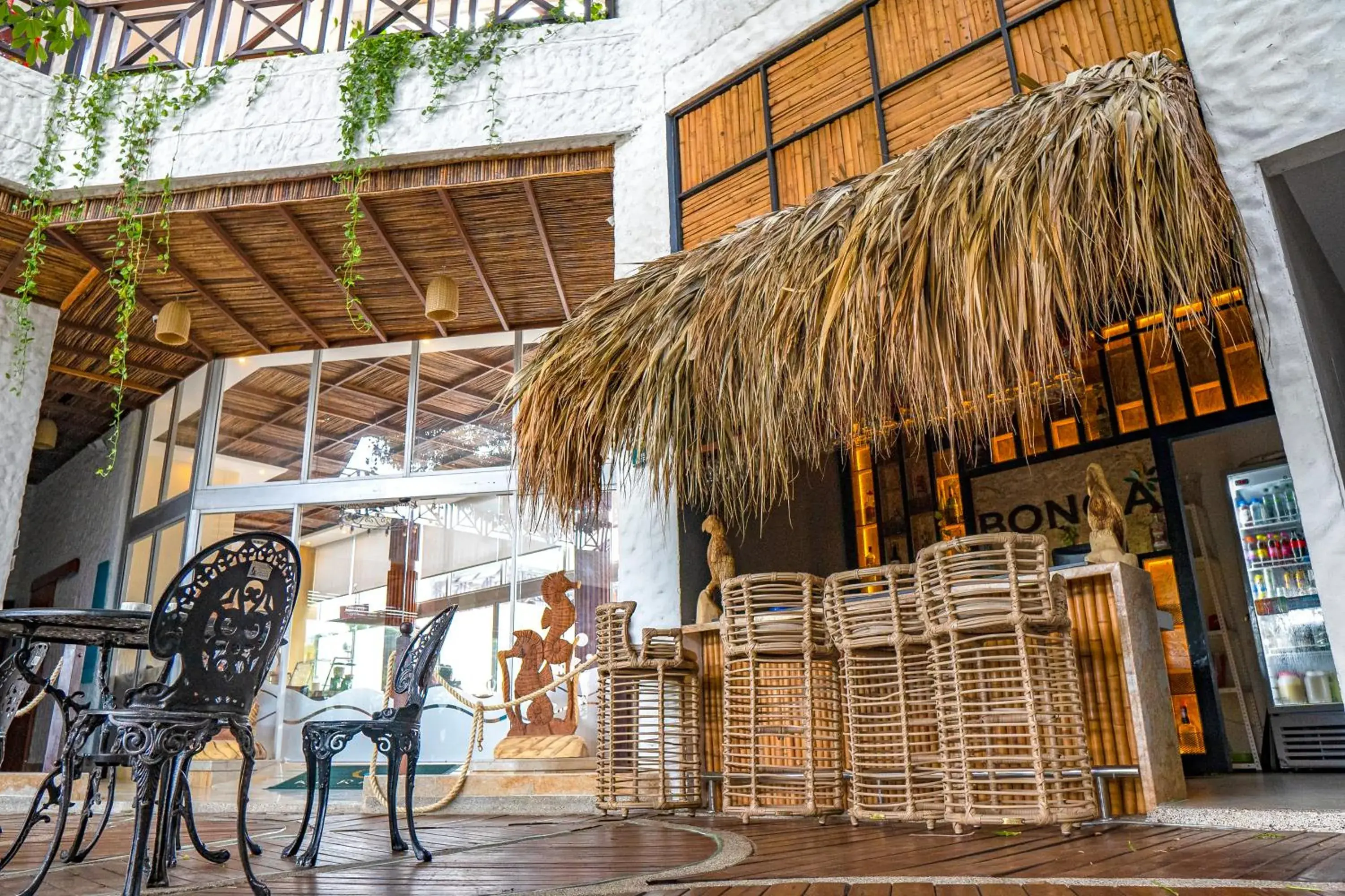 Lounge or bar in HOTEL KARAYA DIVE RESORT Lounge or bar in HOTEL KARAYA DIVE RESORT