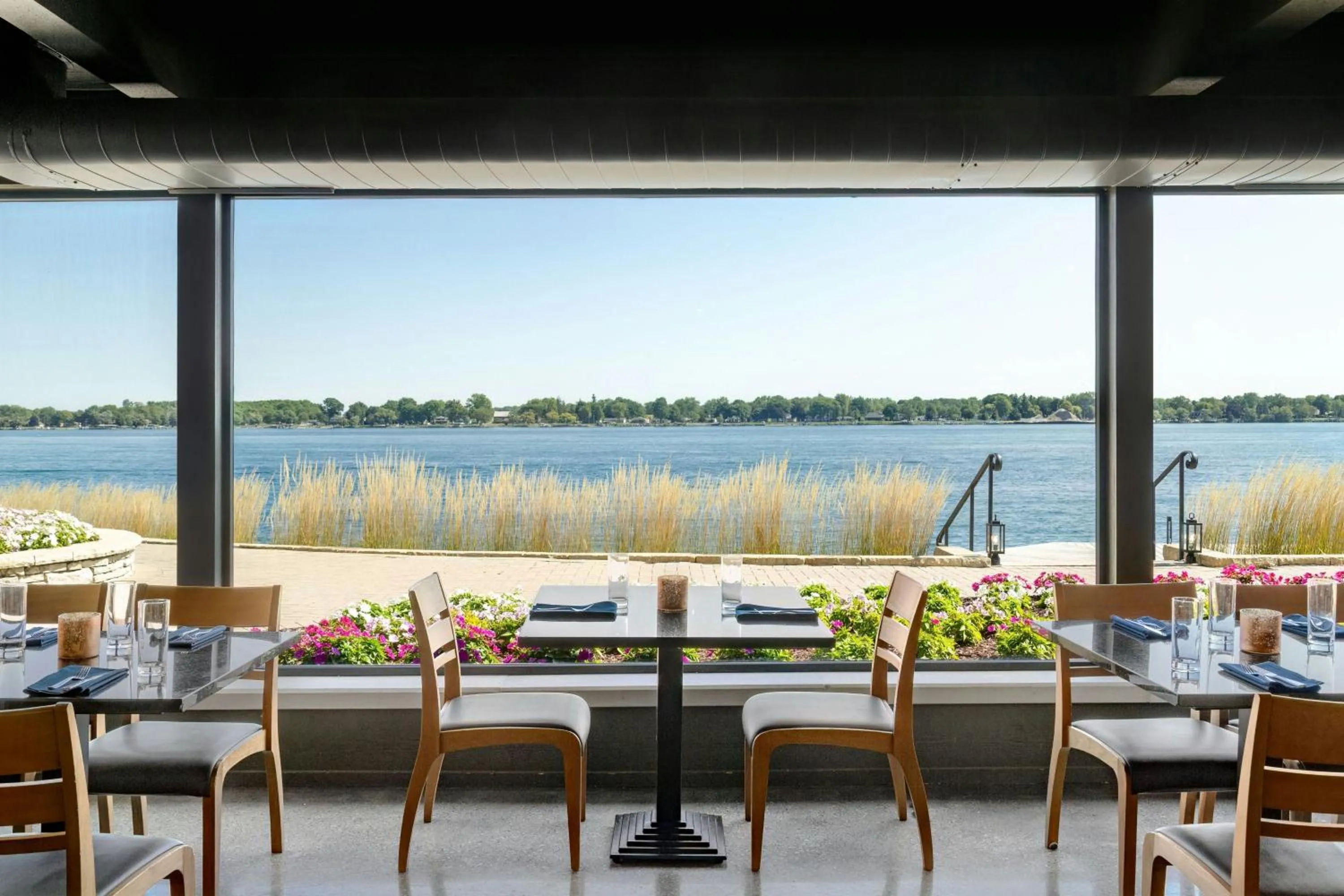 Restaurant/places to eat in St. Clair Inn