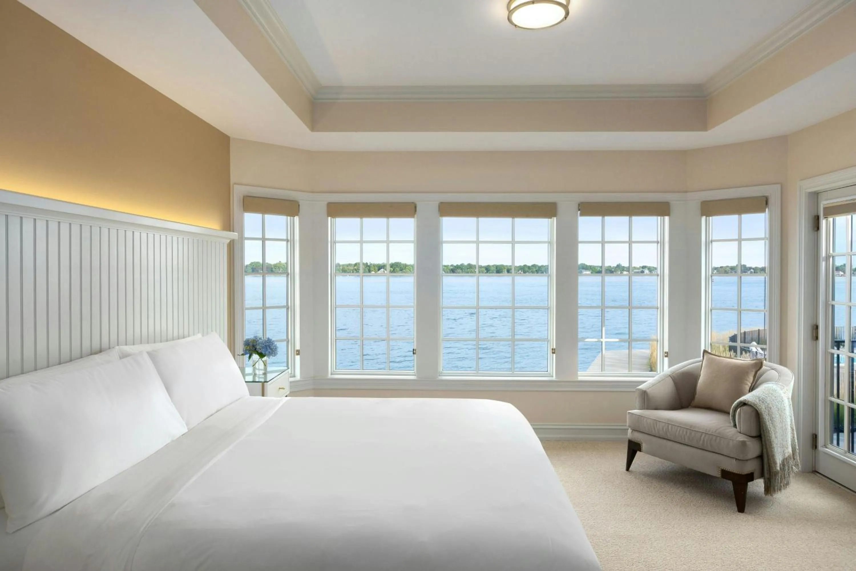 Bedroom, Bed in St. Clair Inn