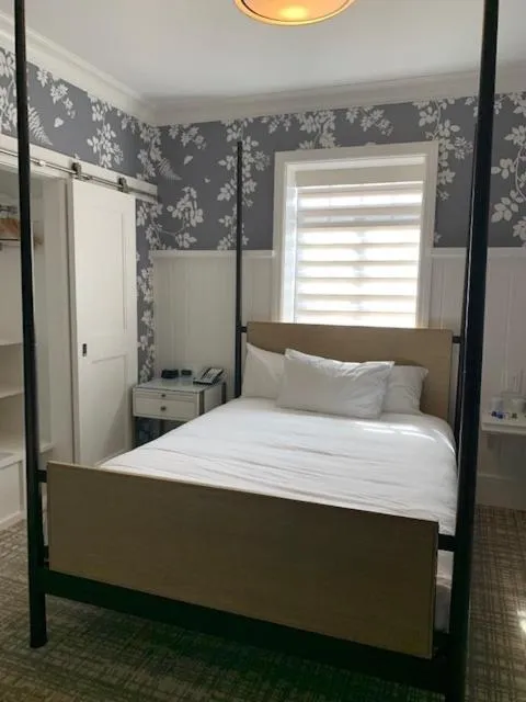 Queen Room in St. Clair Inn