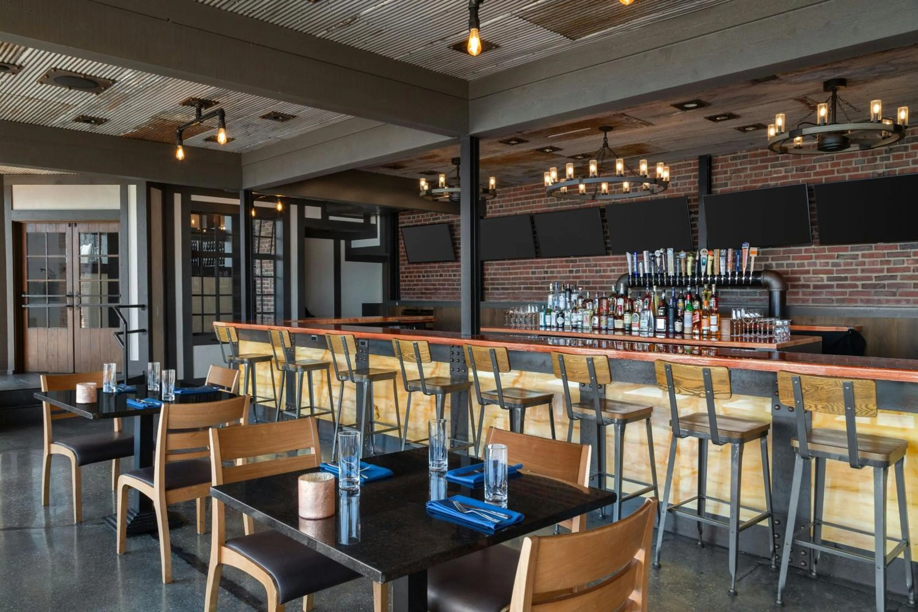 Lounge or bar in St. Clair Inn