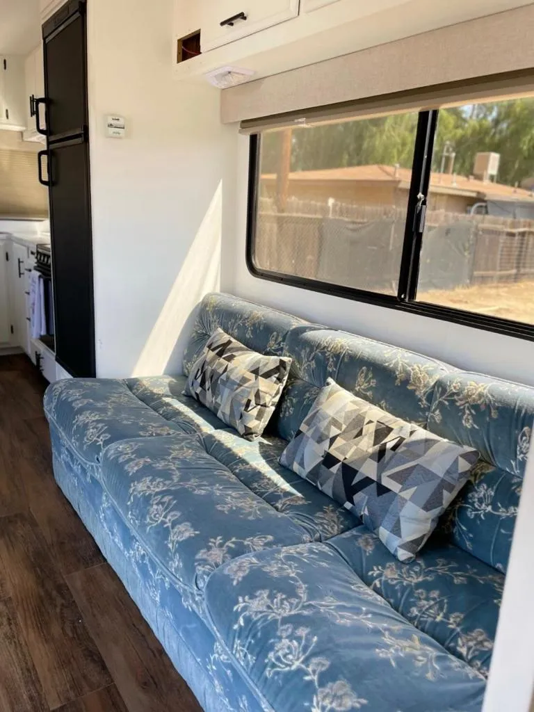 Living room in RV2 Stunning RV Private Netflix FreeParking