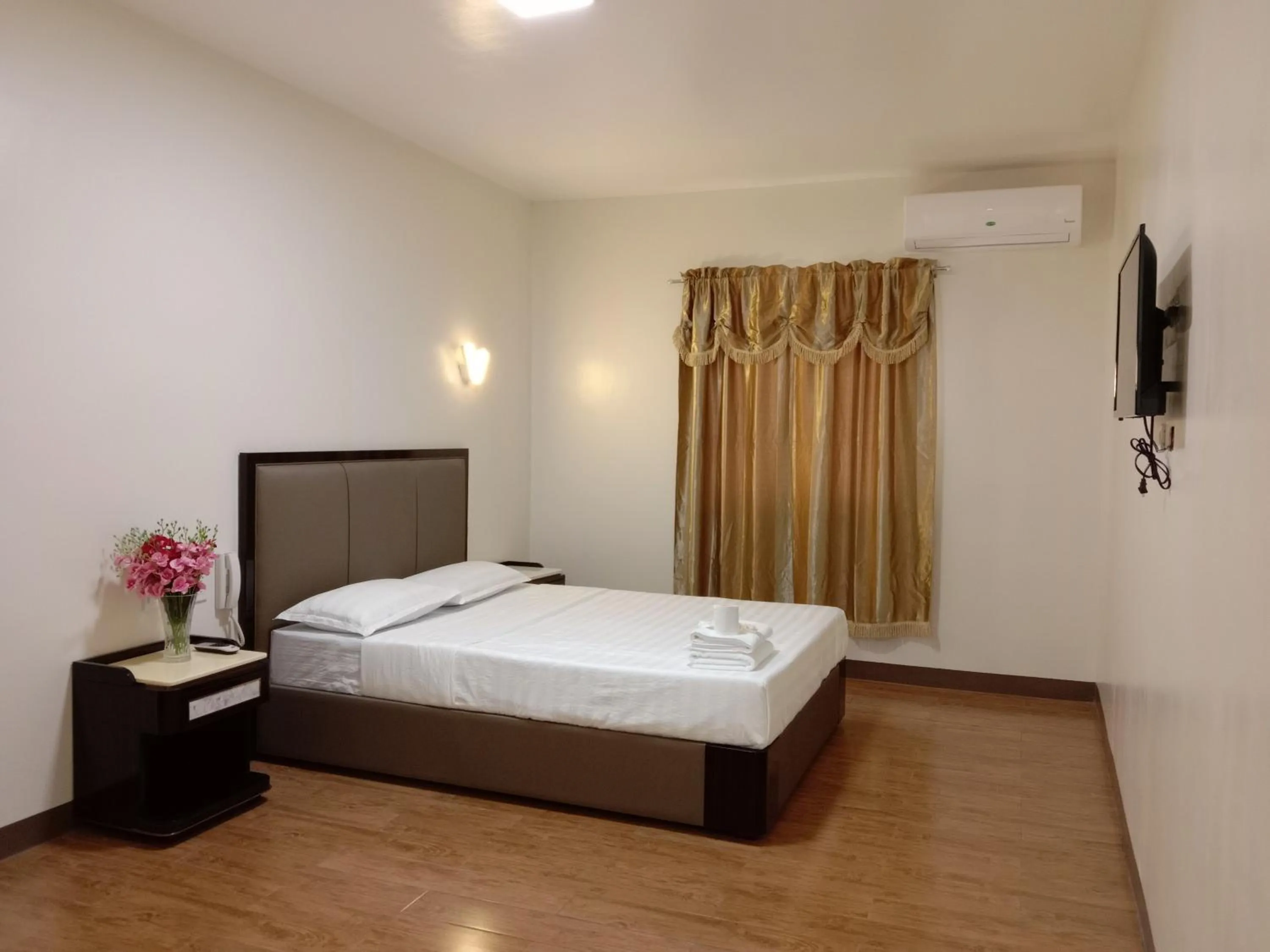 Bed in Meaco Royal Hotel- Lucena