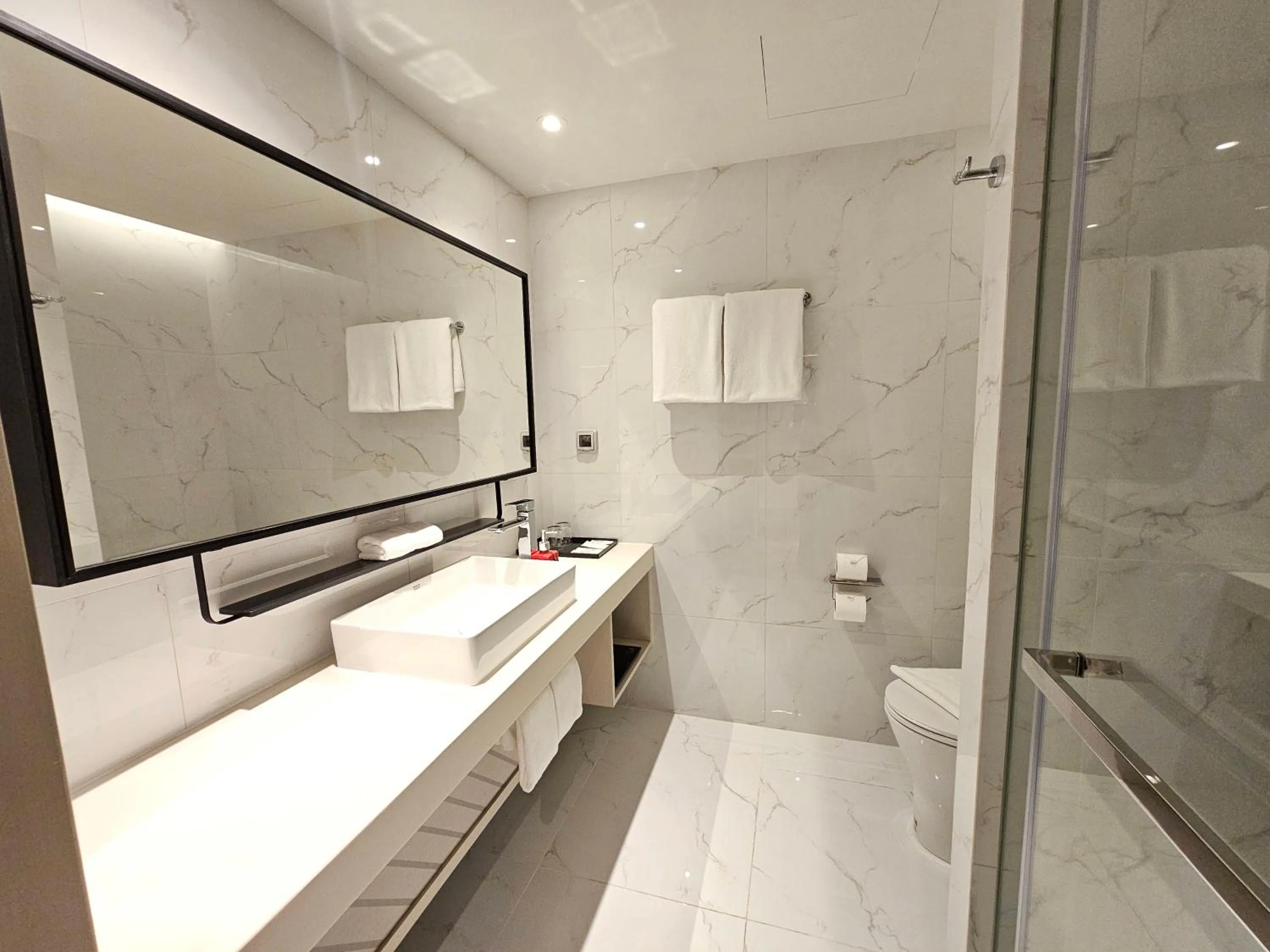 Toilet in Oakwood Studios Sukhumvit Bangkok