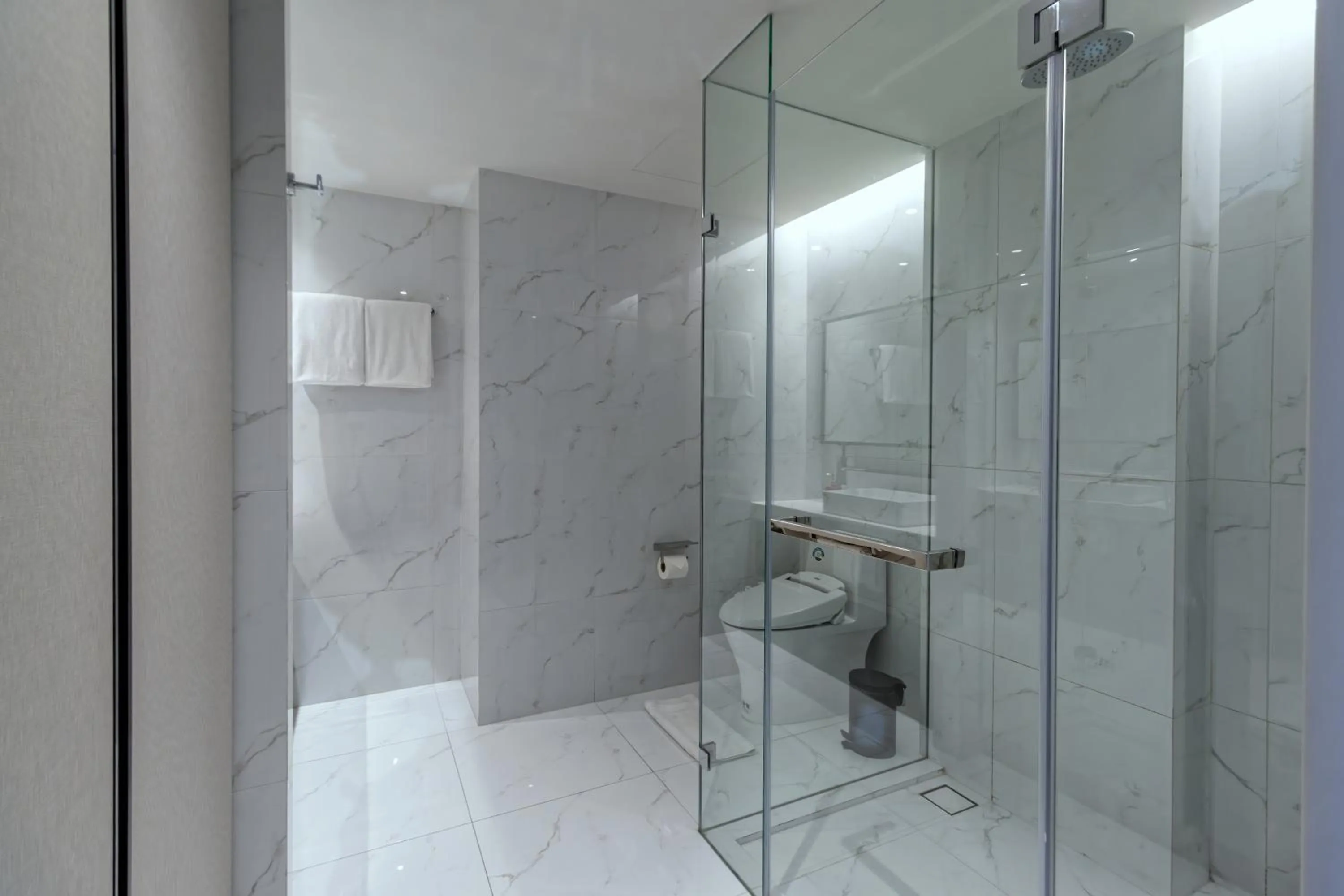 Bathroom in Oakwood Studios Sukhumvit Bangkok