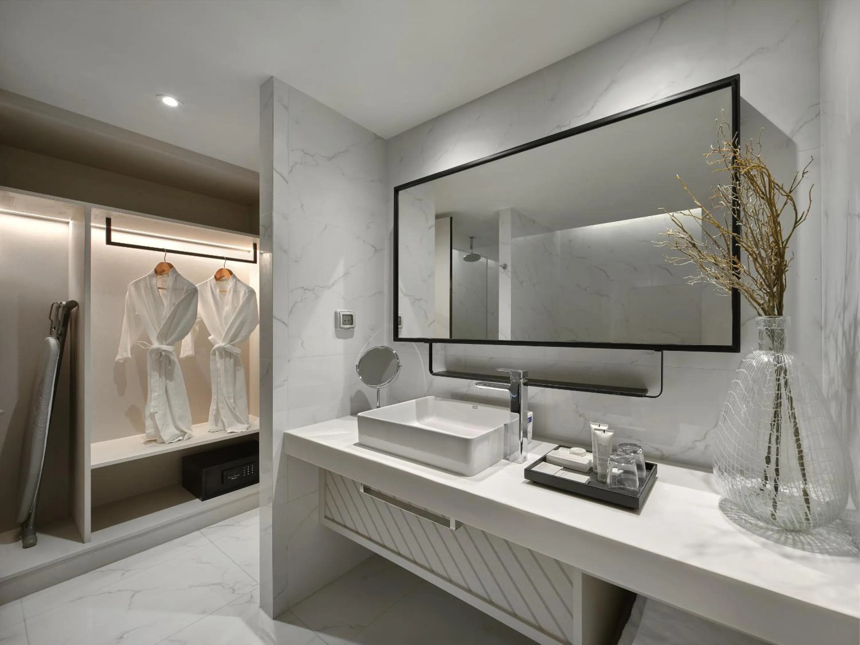 Toilet in Oakwood Studios Sukhumvit Bangkok