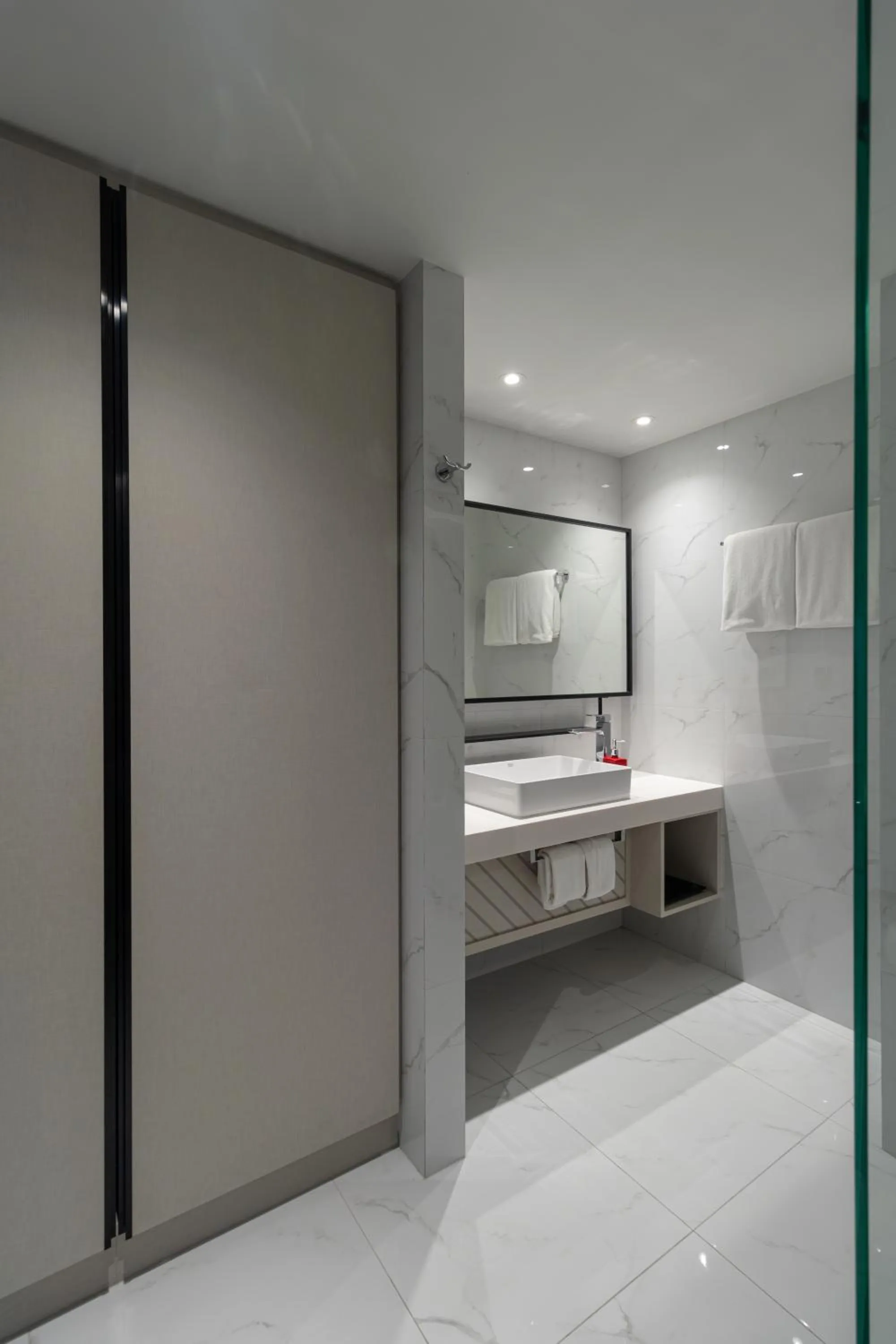 Bathroom, Bed in Oakwood Studios Sukhumvit Bangkok