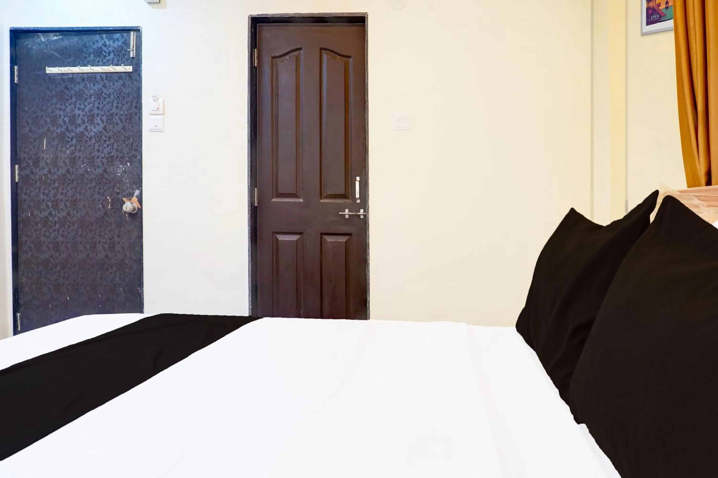 Bedroom, Bed in Hotel O Jaihind Building