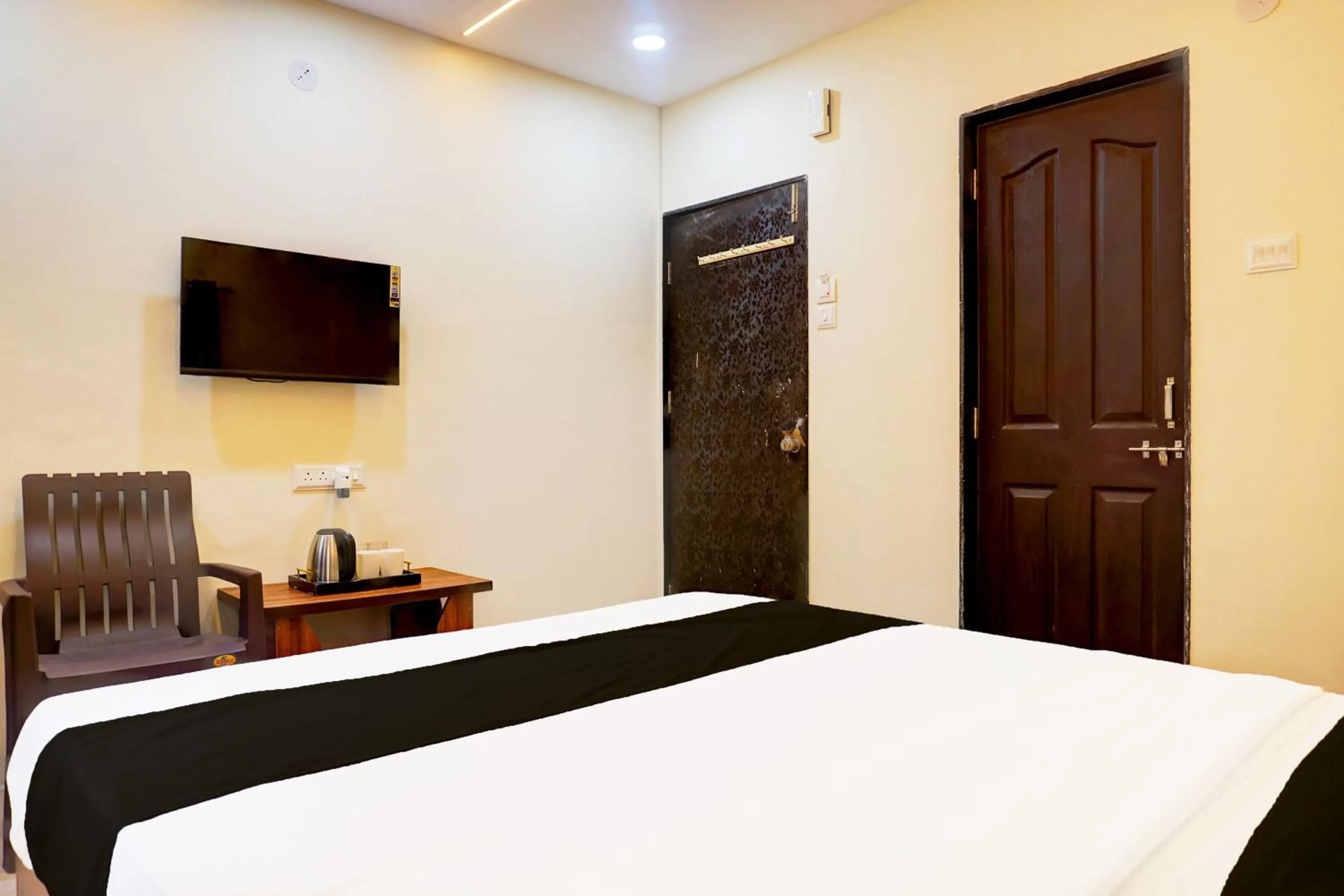 Bedroom, Bed in Hotel O Jaihind Building