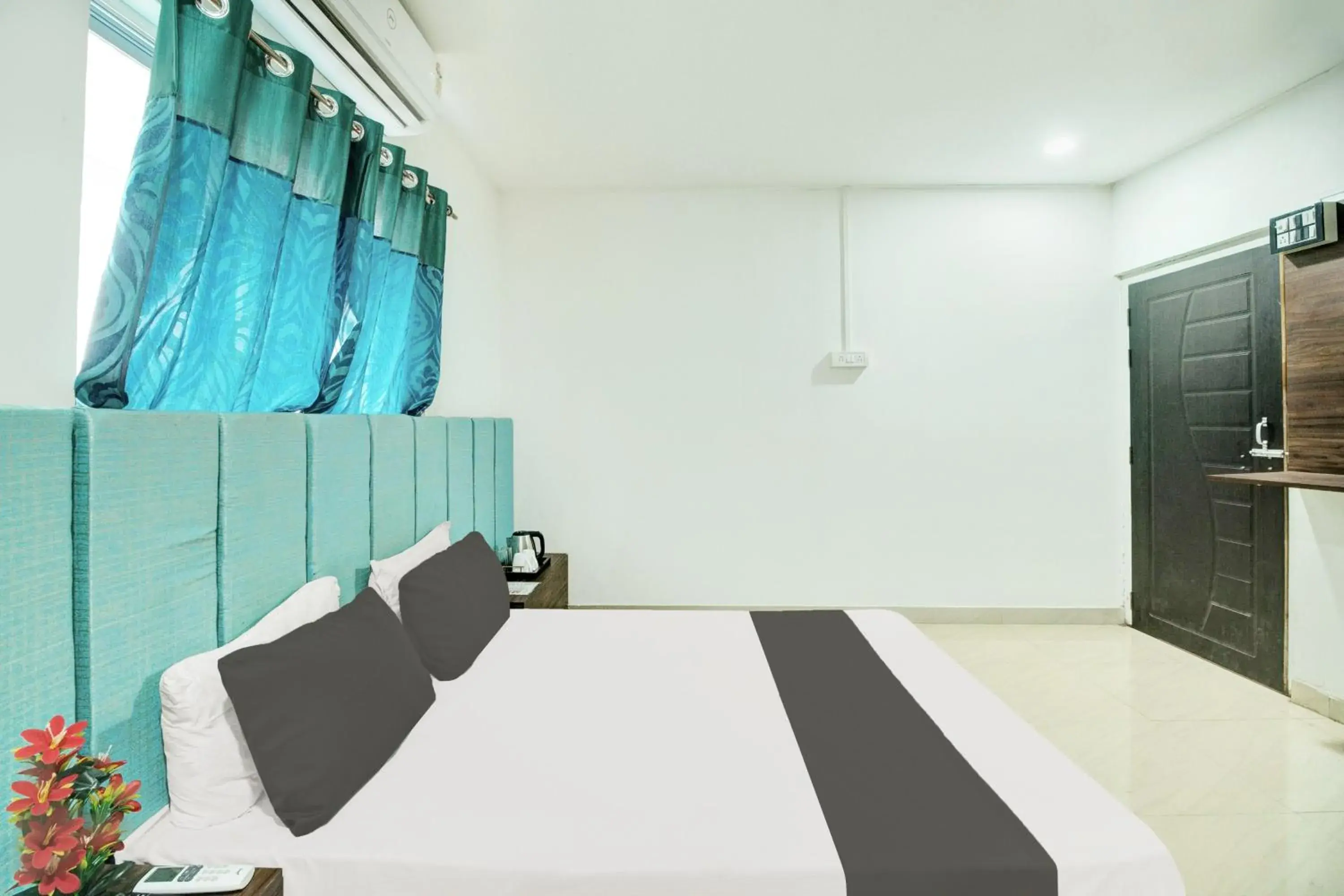 Bedroom, Bed in Hotel O ROYAL REGENCY, Pathsala Bedroom, Bed in Hotel O ROYAL REGENCY, Pathsala