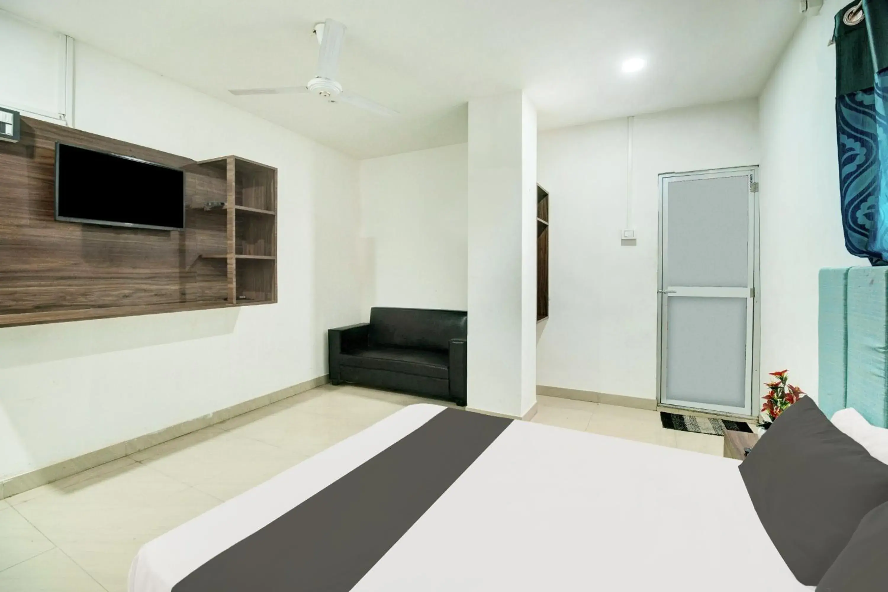 Bedroom, Bed in Hotel O ROYAL REGENCY, Pathsala Bedroom, Bed in Hotel O ROYAL REGENCY, Pathsala