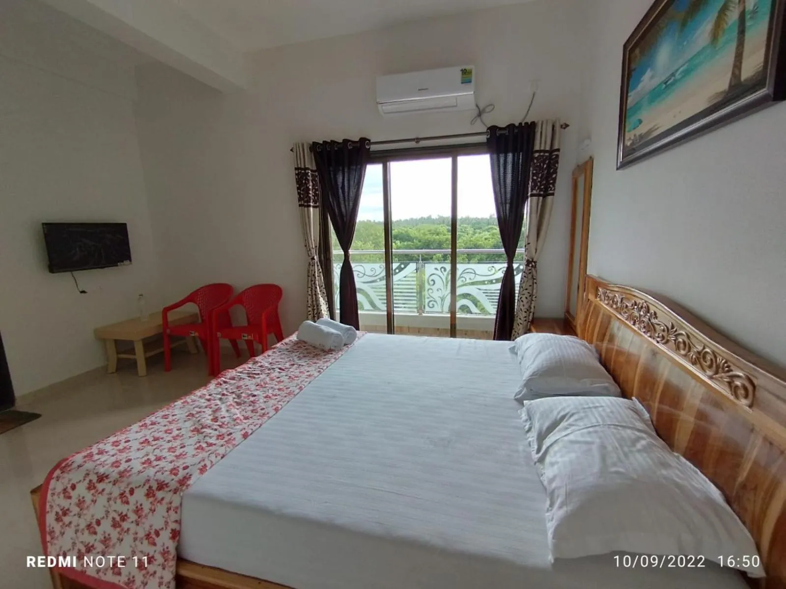 Bed in Hotel Kavijay Sea View