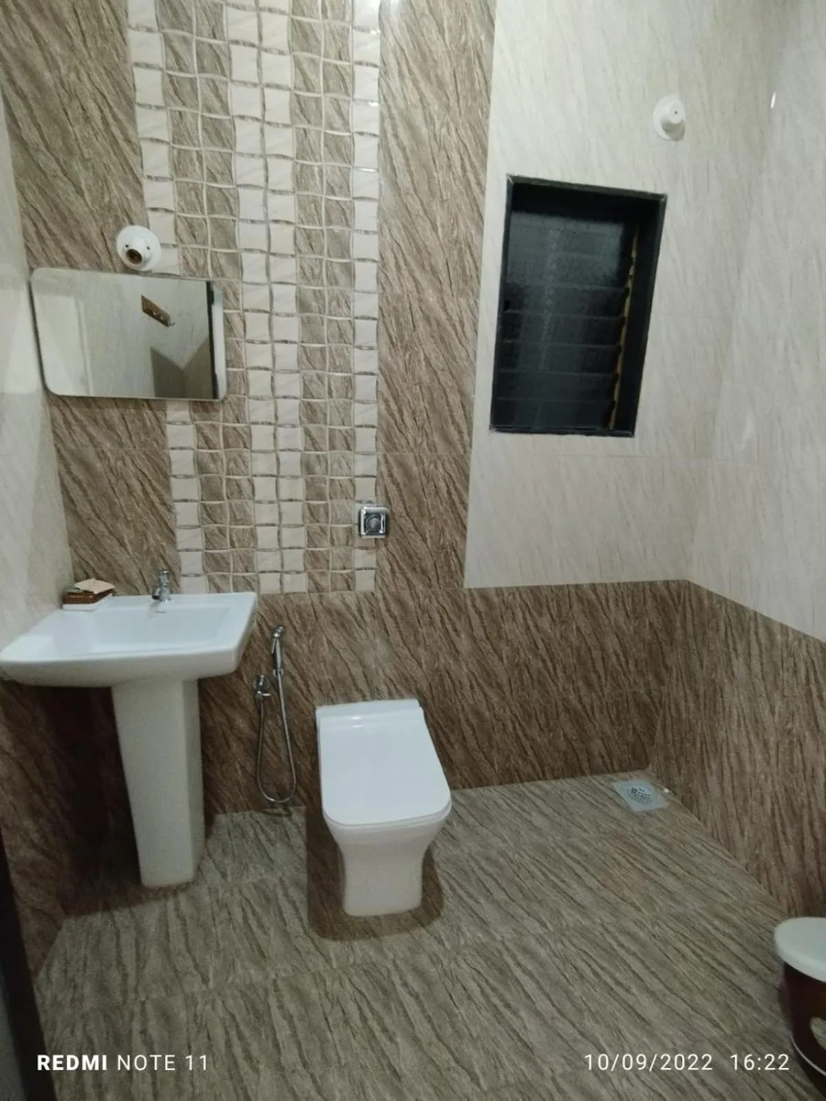 Toilet in Hotel Kavijay Sea View