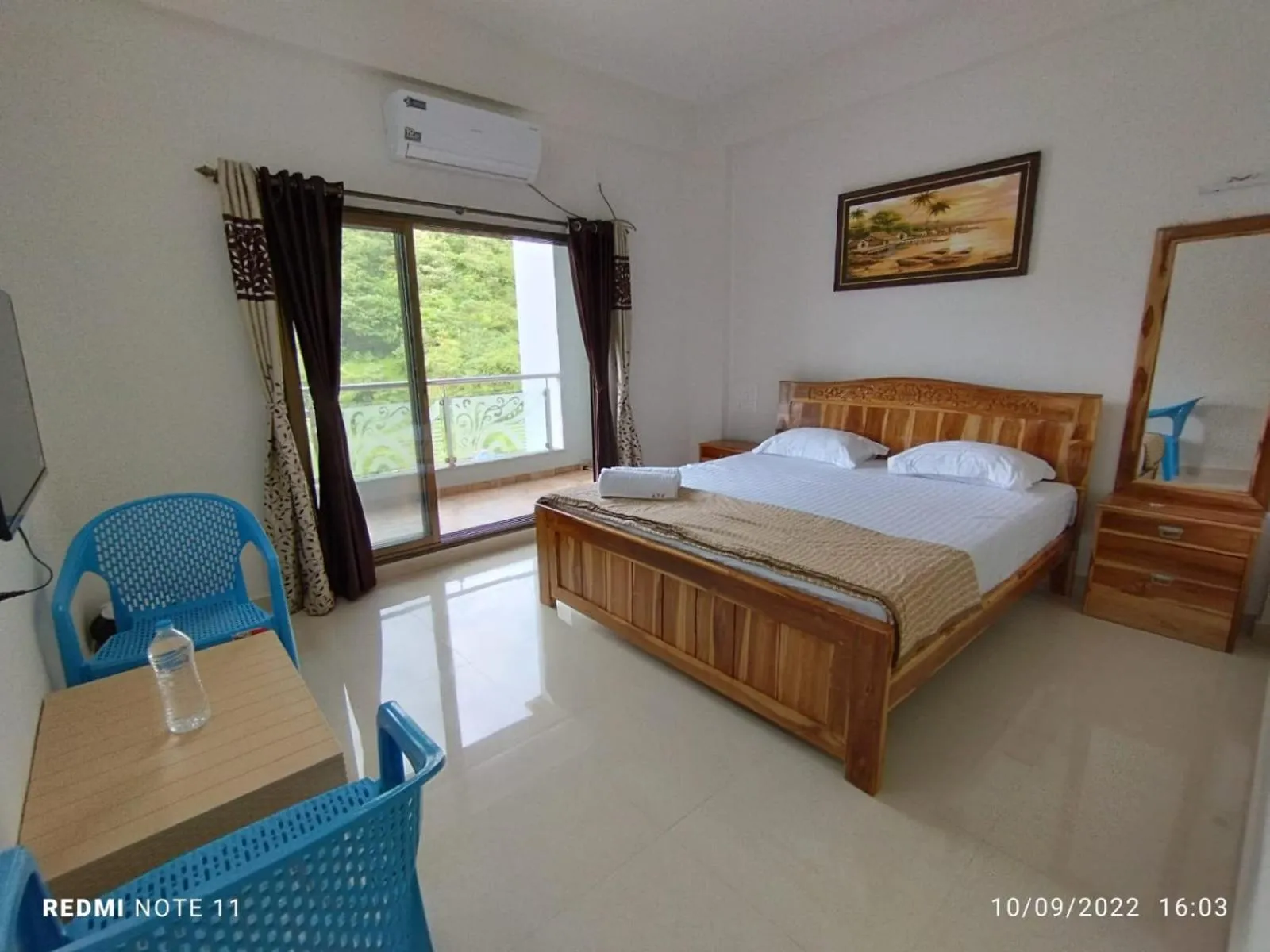 Bed in Hotel Kavijay Sea View