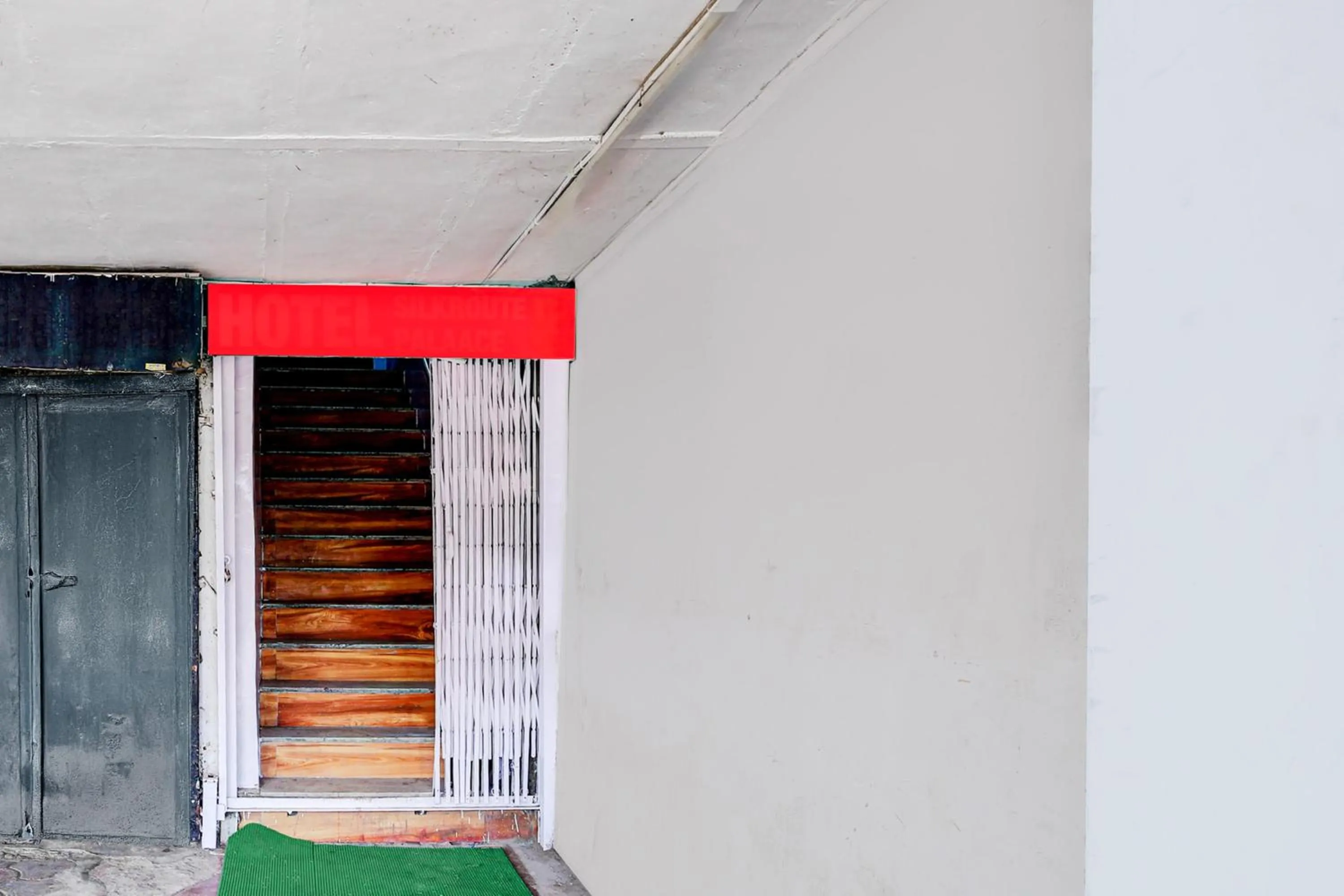 Facade/entrance in Collection O Rani Kamlapati Railway Station Formerly Silkroute Palace