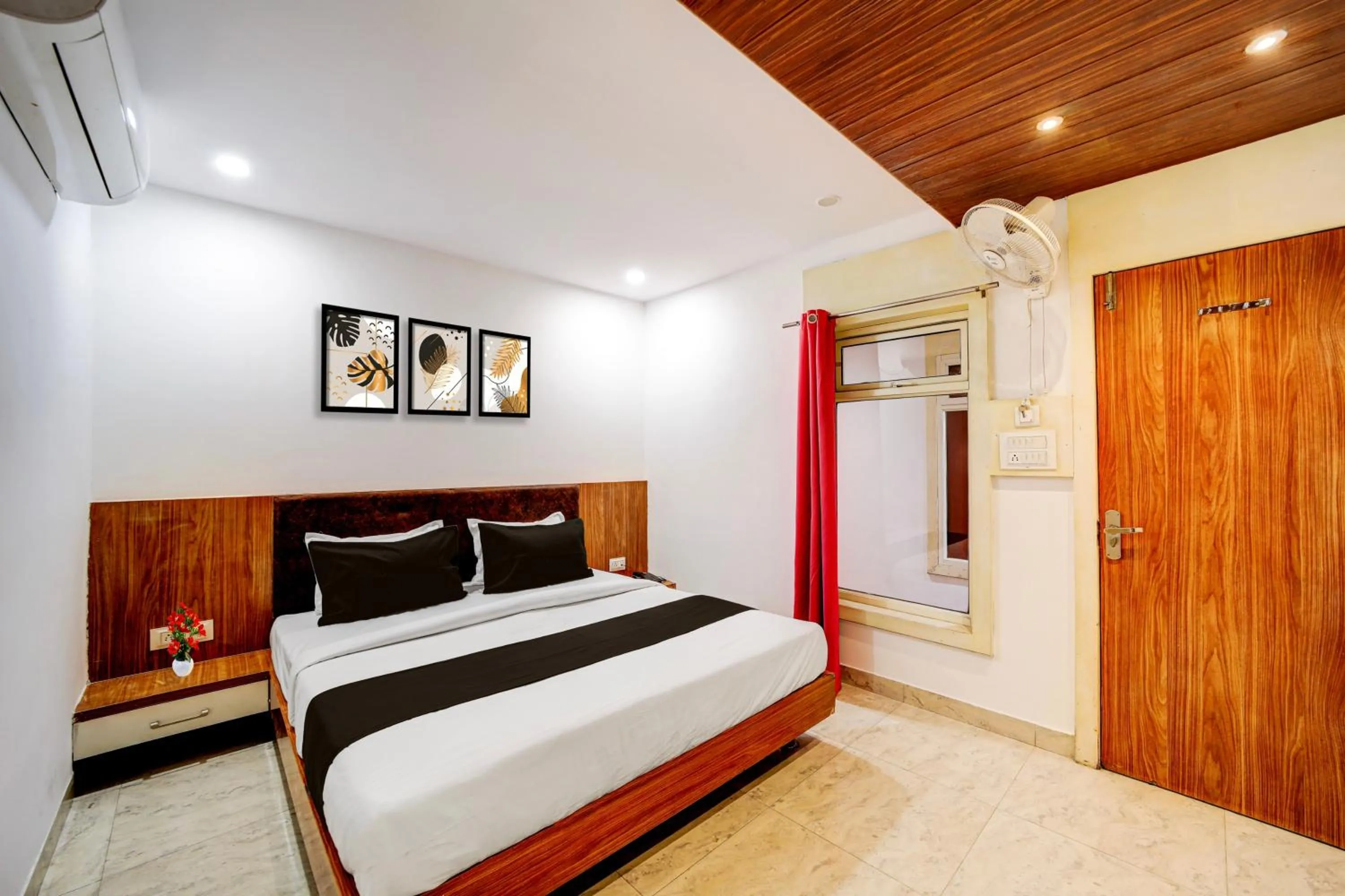 Bedroom, Bed in Collection O Rani Kamlapati Railway Station Formerly Silkroute Palace