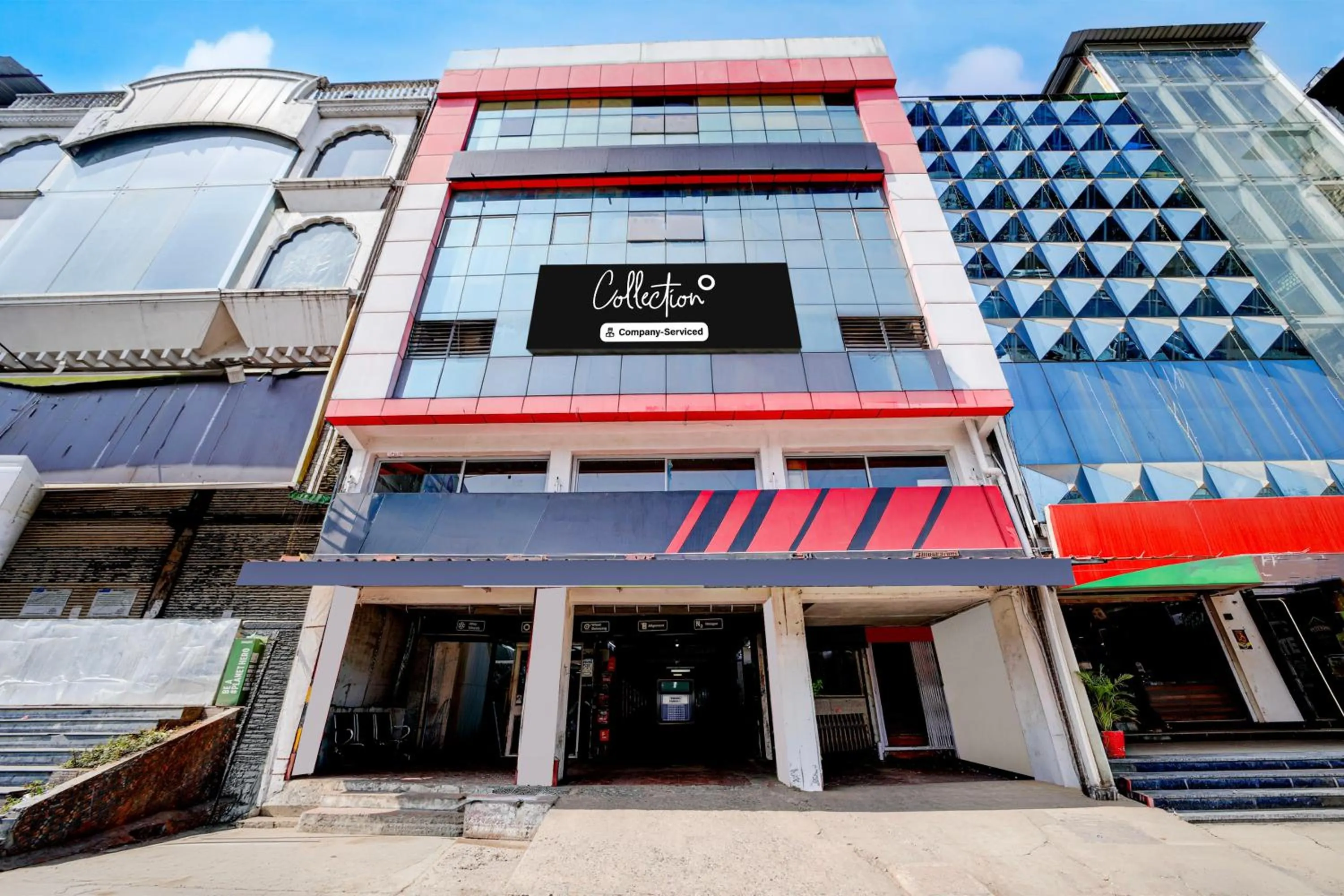 Facade/entrance in Collection O Rani Kamlapati Railway Station Formerly Silkroute Palace