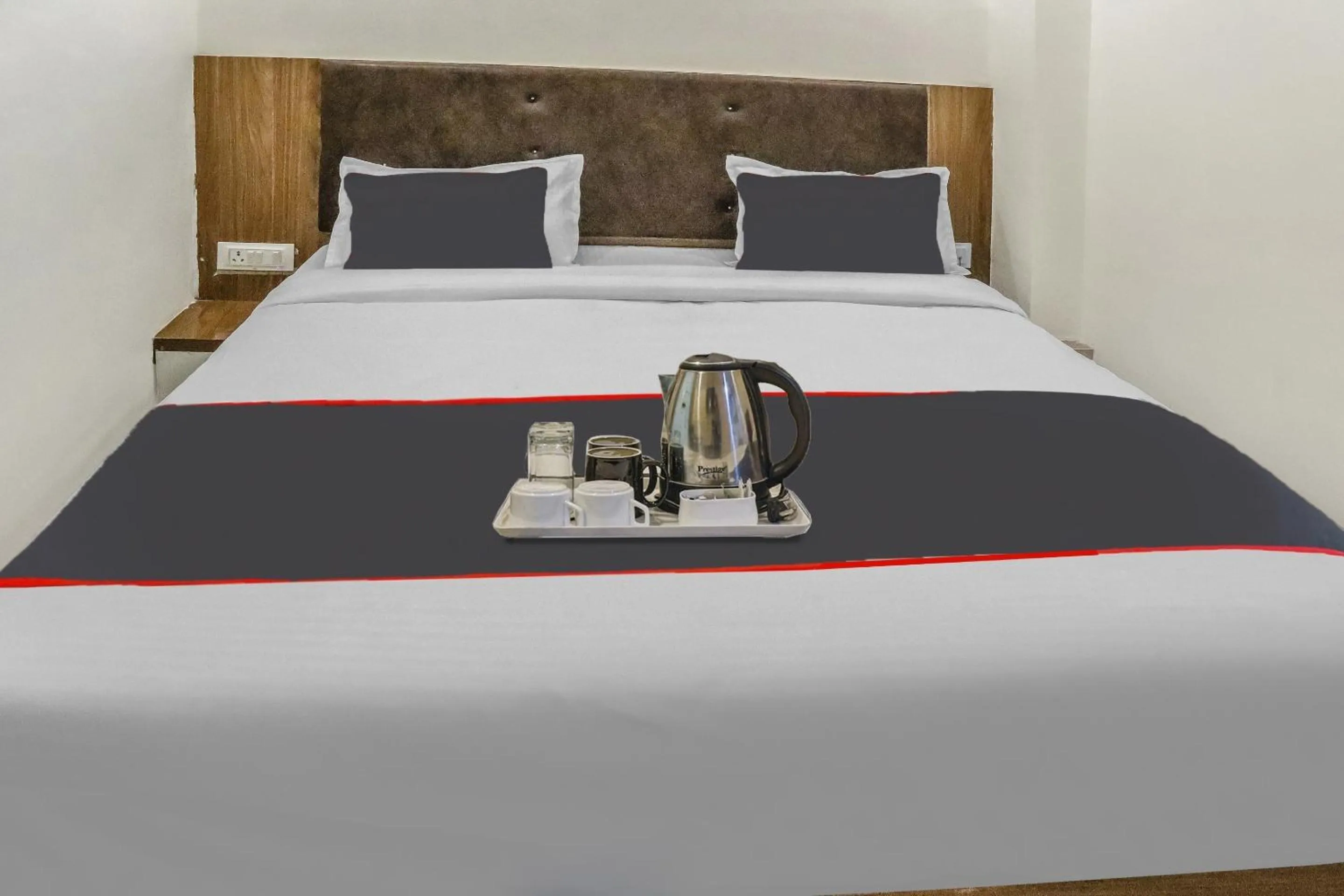 Bedroom, Bed in Capital O Silkroute Palaace