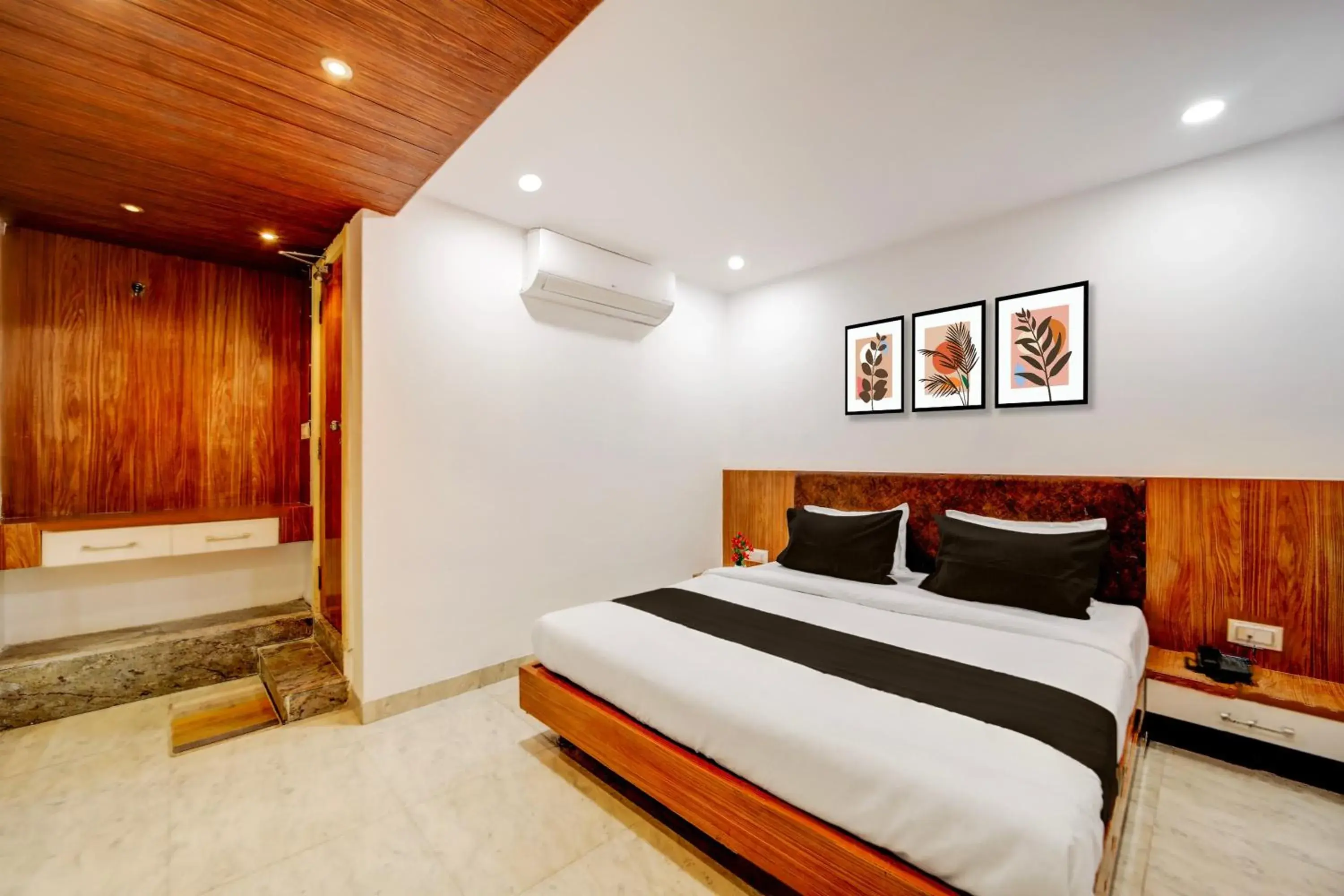 Standard Double Room - single occupancy in Collection O Rani Kamlapati Railway Station Formerly Silkroute Palace Standard Double Room - single occupancy in Collection O Rani Kamlapati Railway Station Formerly Silkroute Palace