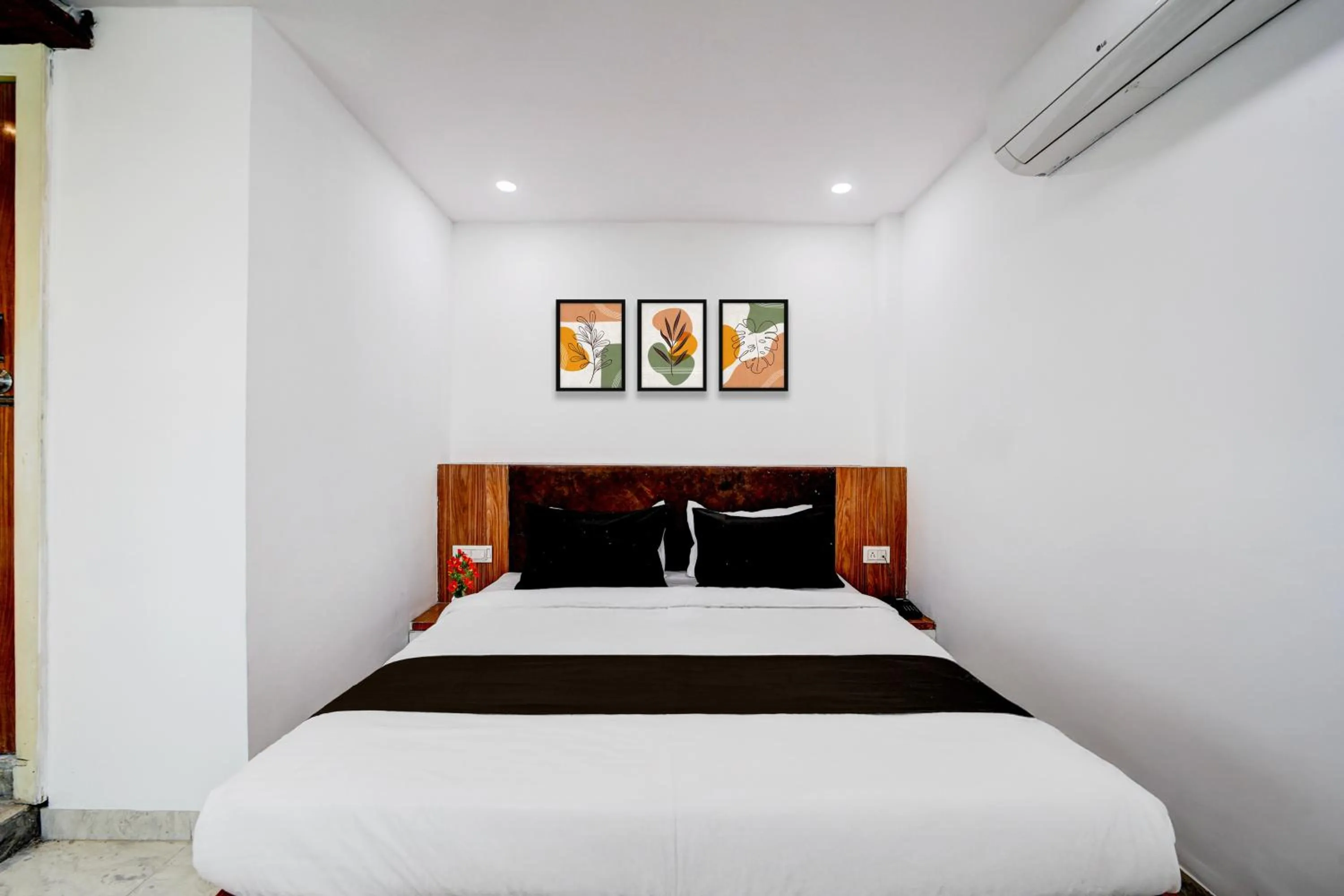 Bedroom, Bed in Collection O Rani Kamlapati Railway Station Formerly Silkroute Palace