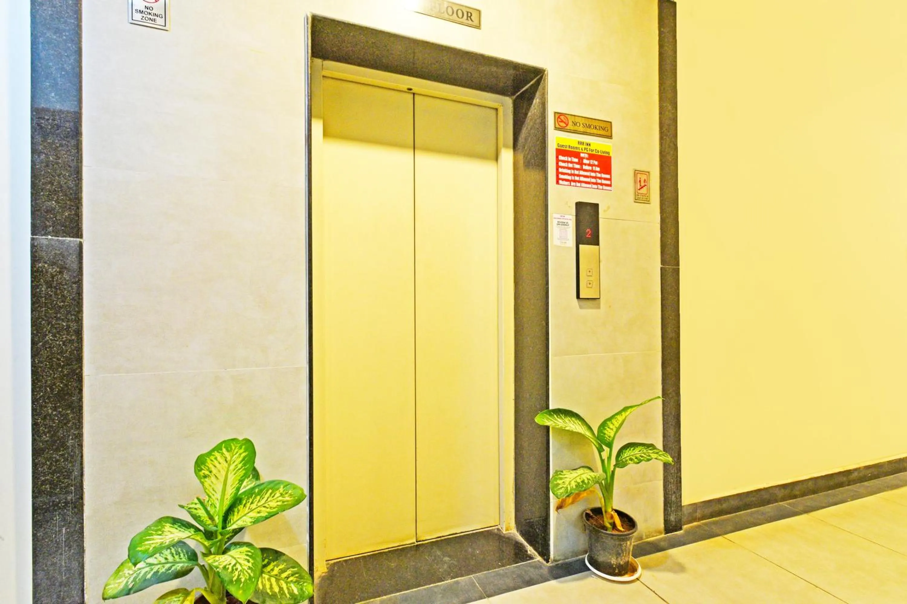 Lobby or reception in Super Townhouse Kondapur Near Botanical Garden Formerly RRR Inn