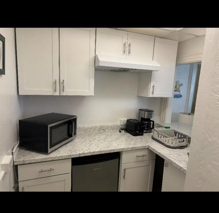 TROPICAL Palm Beach 2BEDROOM2 BATHROOM FREE Valet OutdoorPOOL Beach Garden