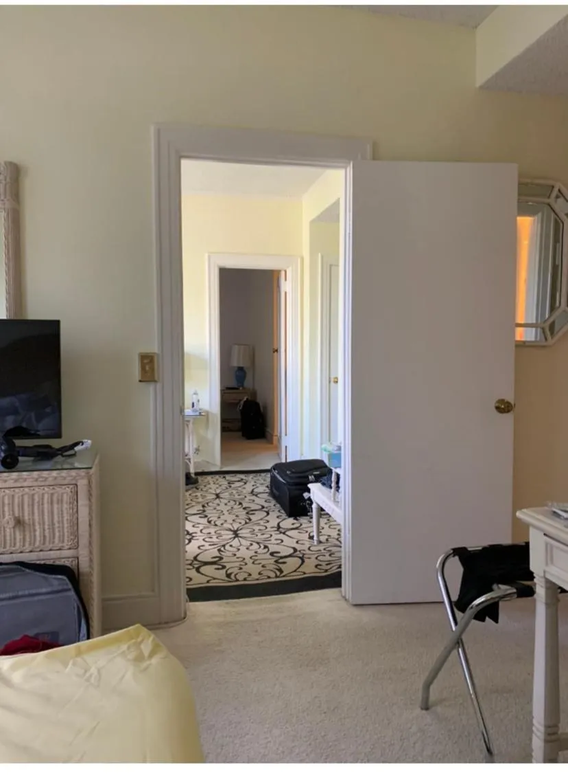 Bed in TROPICAL Palm Beach 2BEDROOM2 BATHROOM FREE Valet OutdoorPOOL Beach Garden