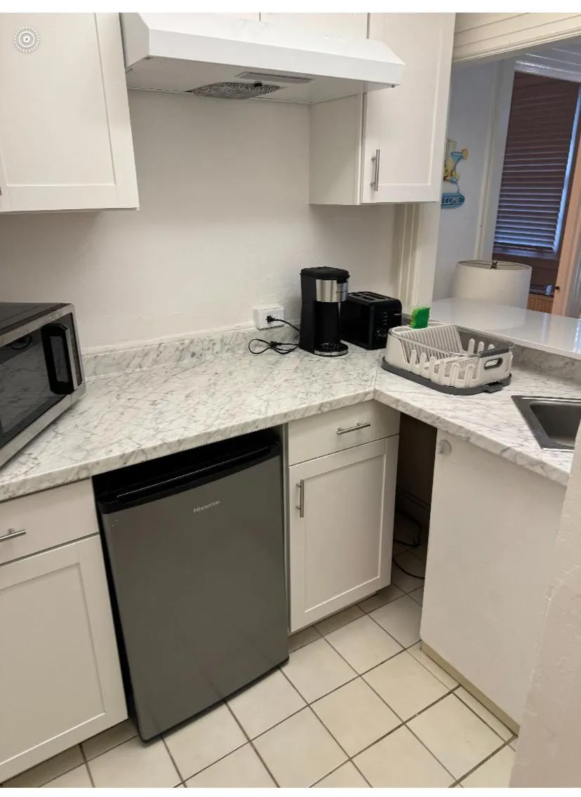 TROPICAL Palm Beach 2BEDROOM2 BATHROOM FREE Valet OutdoorPOOL Beach Garden