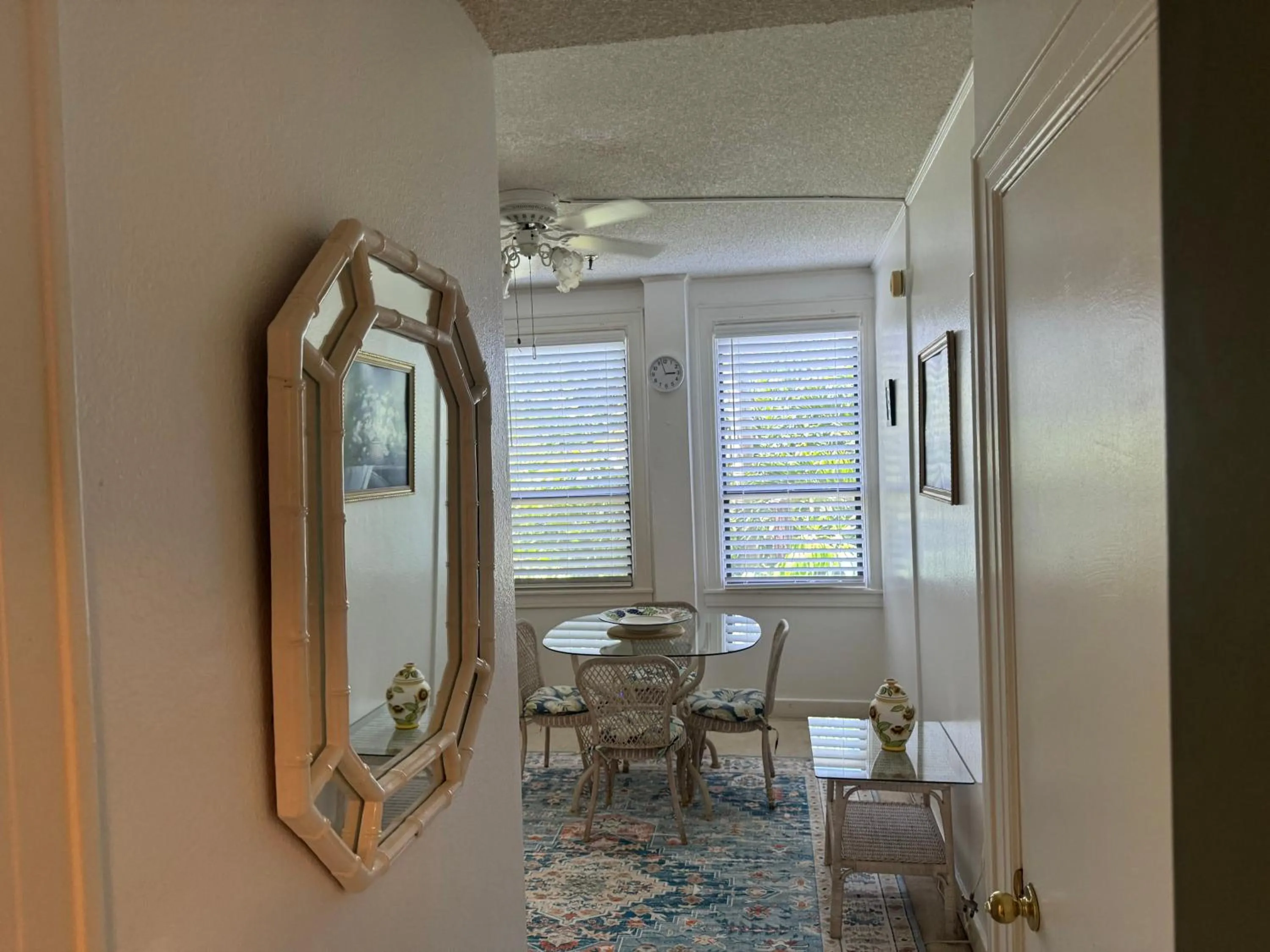 TROPICAL Palm Beach 2BEDROOM2 BATHROOM FREE Valet OutdoorPOOL Beach Garden