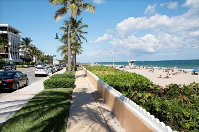 TROPICAL Palm Beach 2BEDROOM2 BATHROOM FREE Valet OutdoorPOOL Beach Garden