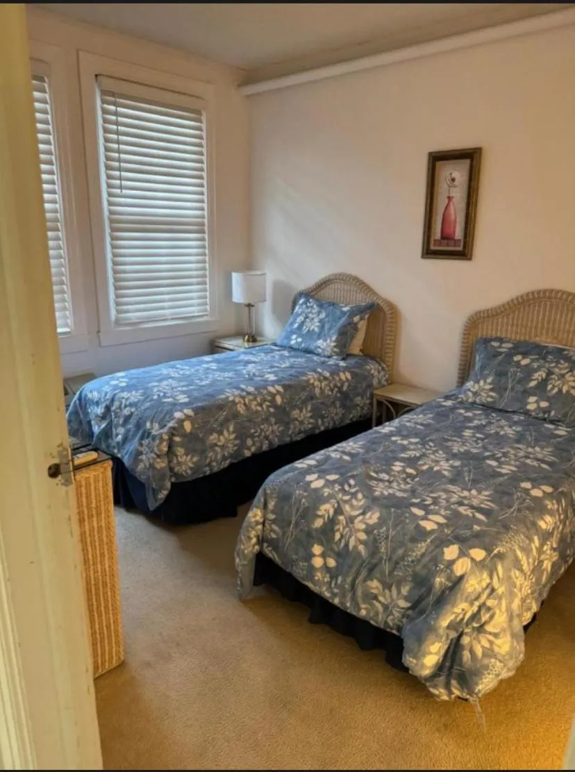 Bed in TROPICAL Palm Beach 2BEDROOM2 BATHROOM FREE Valet OutdoorPOOL Beach Garden