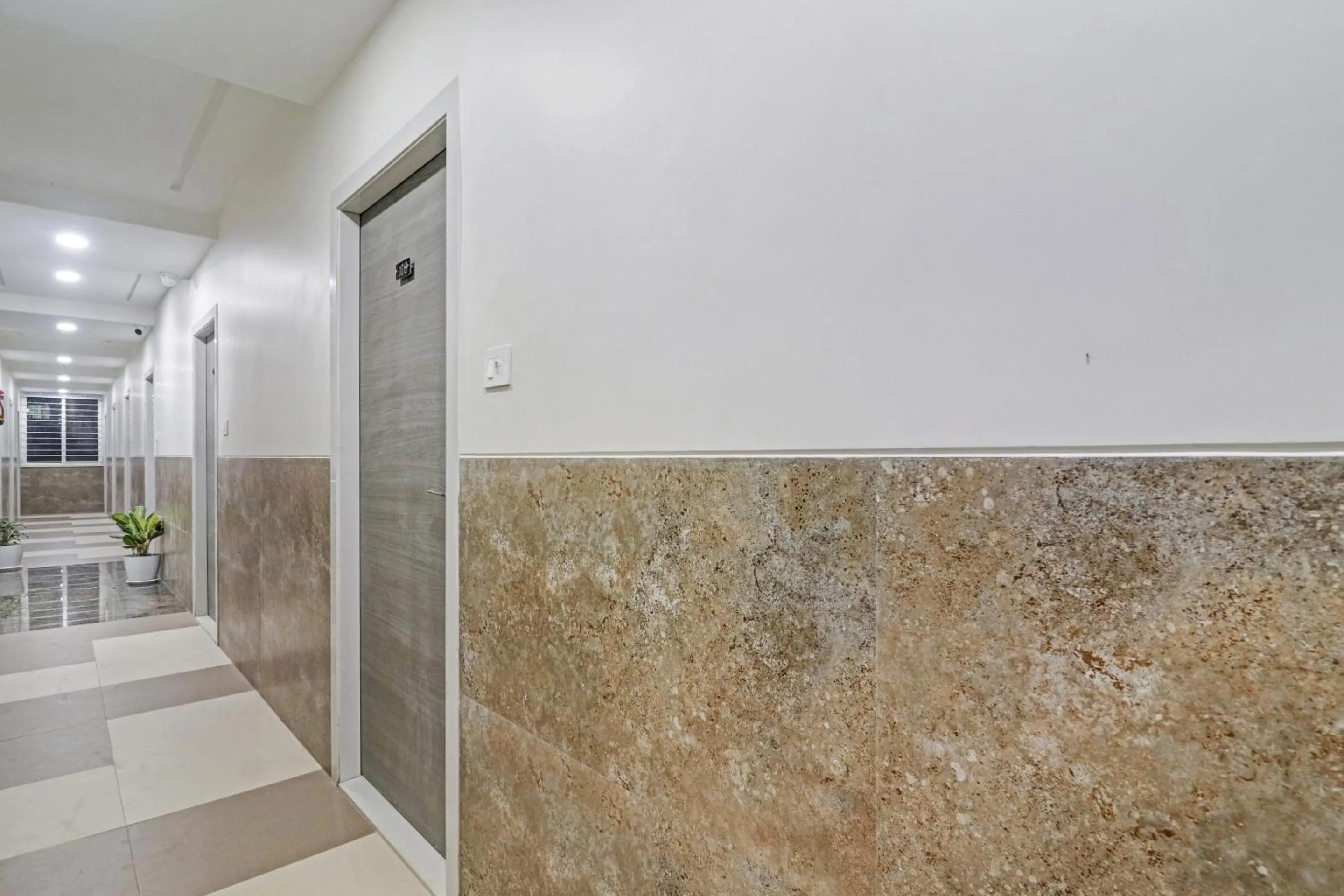 Lobby or reception in Townhouse Ameerpet