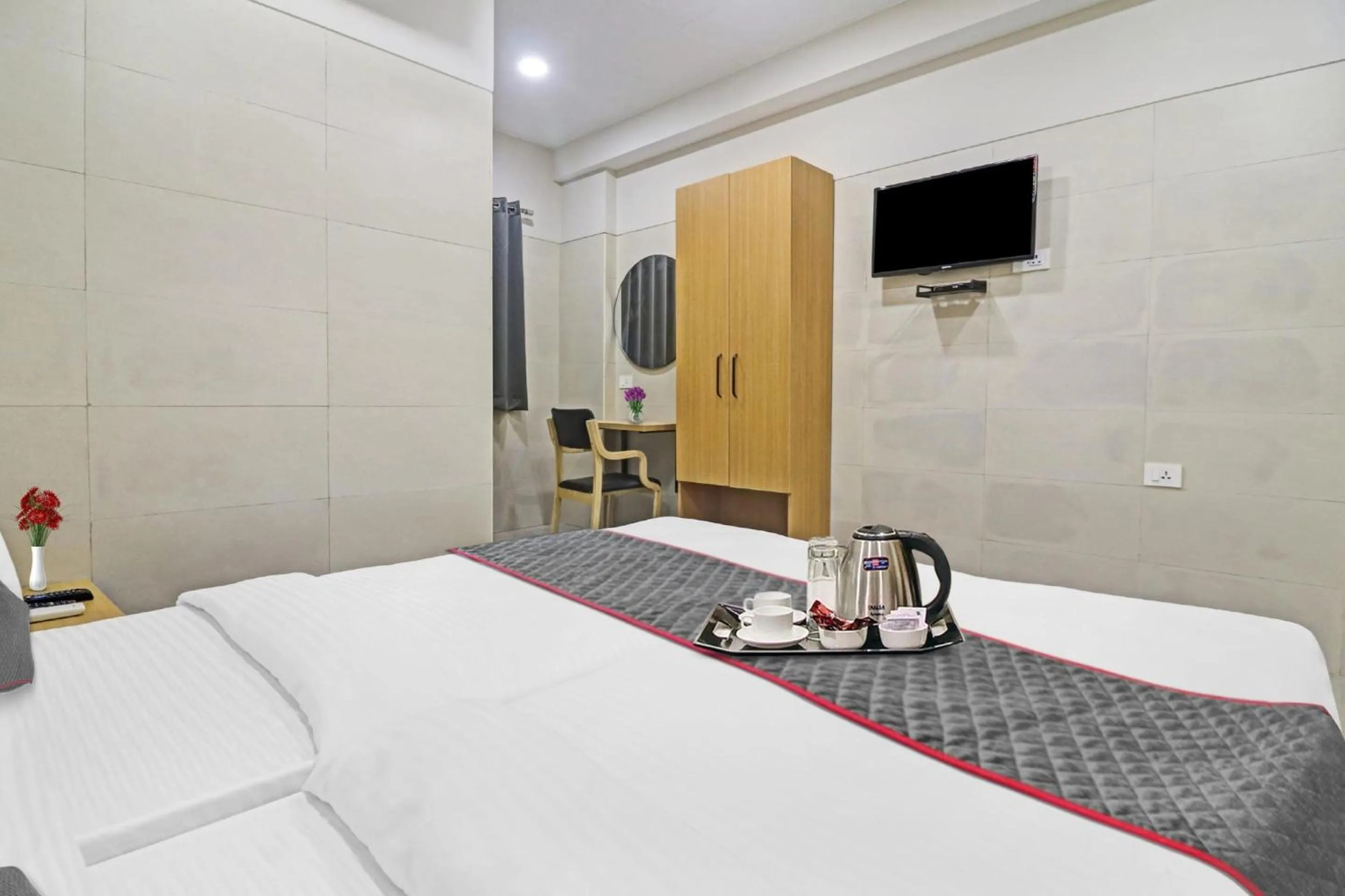 Bedroom, Bed in Townhouse Ameerpet