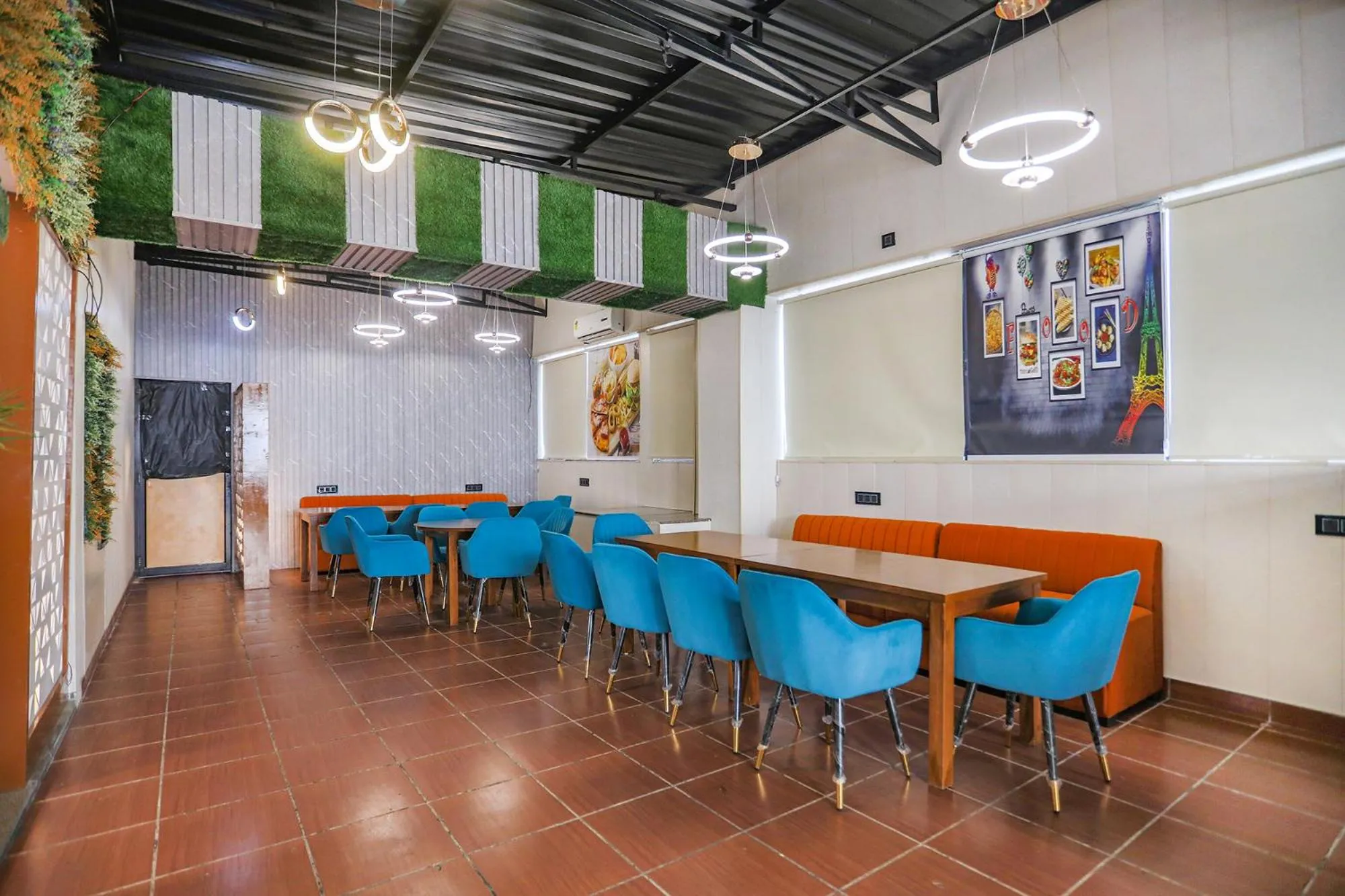 Restaurant/places to eat in FabHotel The Horizon