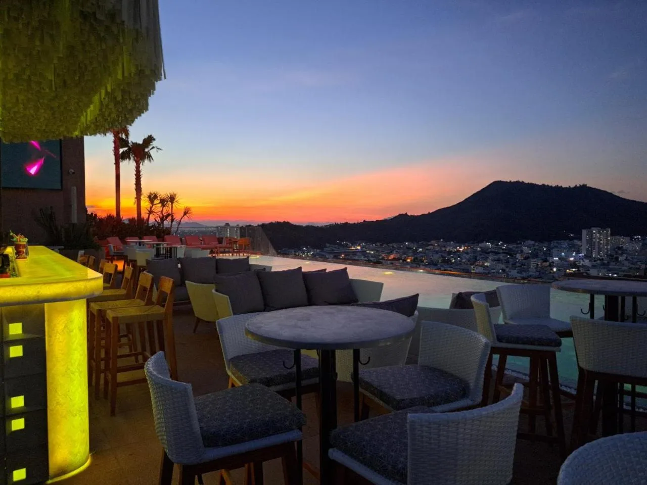 Lounge or bar in L'amor Boutique Hotel Quy Nhơn