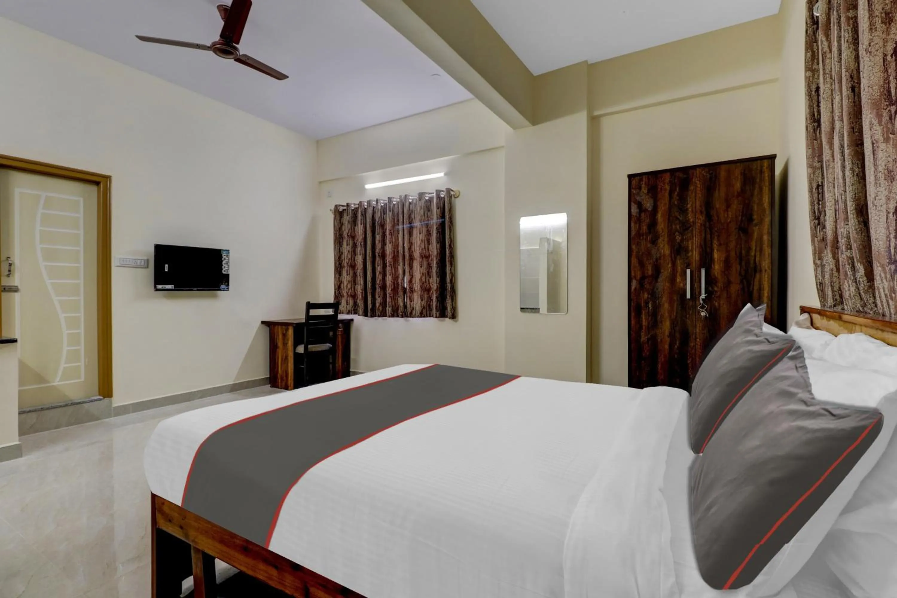 Bedroom, Bed in Hotel O Manyata Palace