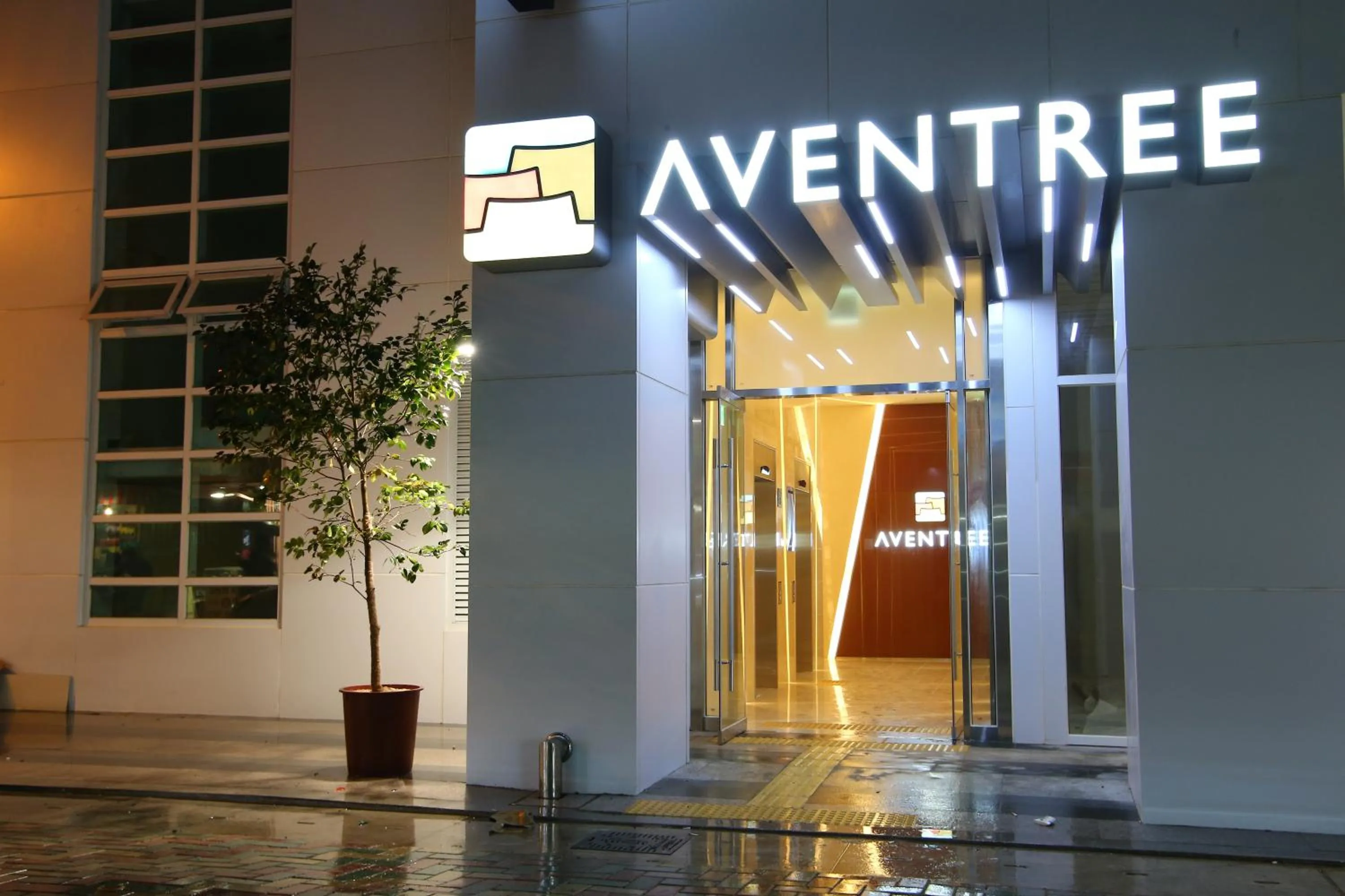 Facade/entrance in Aventree Hotel Busan