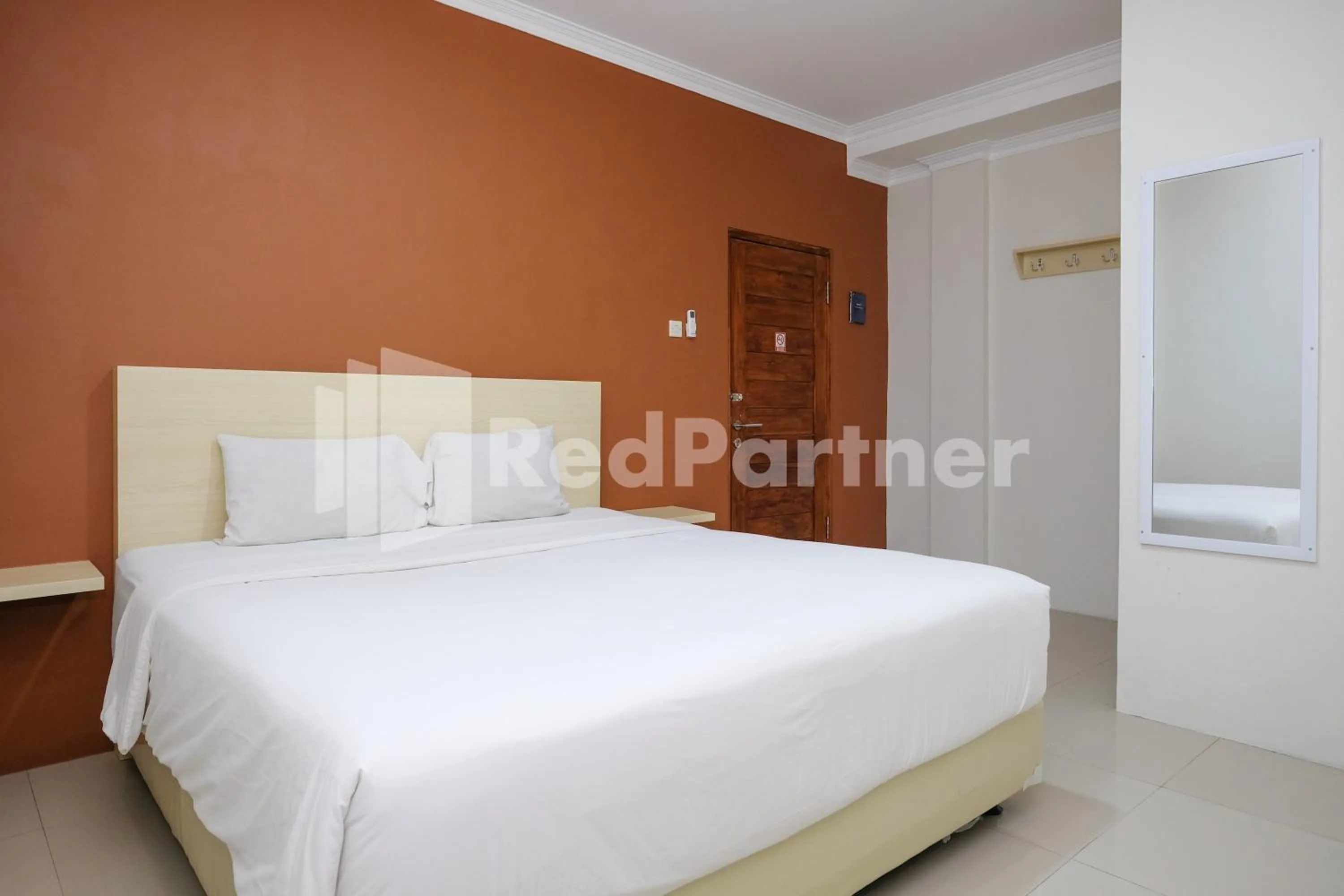Bedroom, Bed in Hotel Andono near YIA Mitra RedDoorz