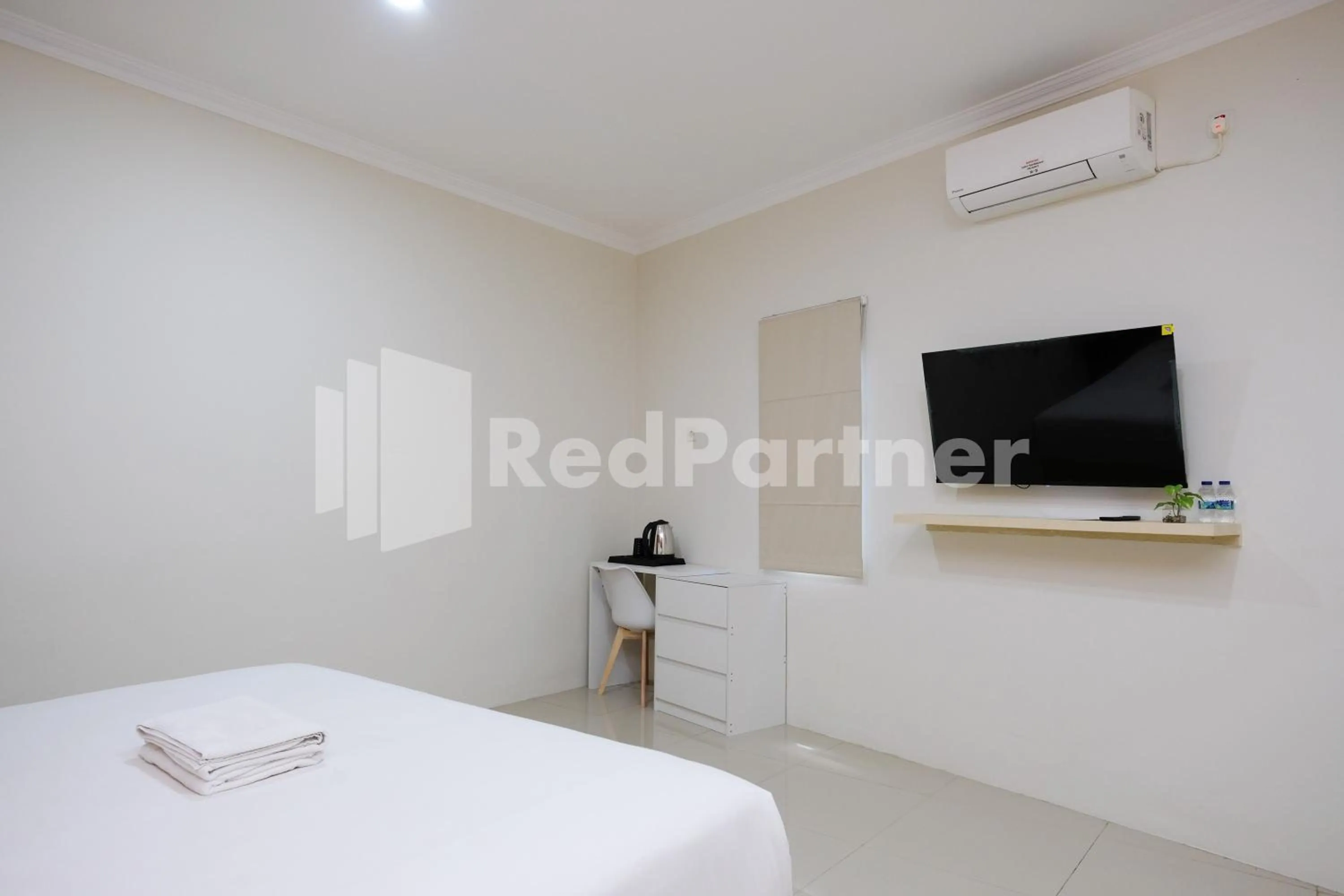 Bedroom, Bed in Hotel Andono near YIA Mitra RedDoorz