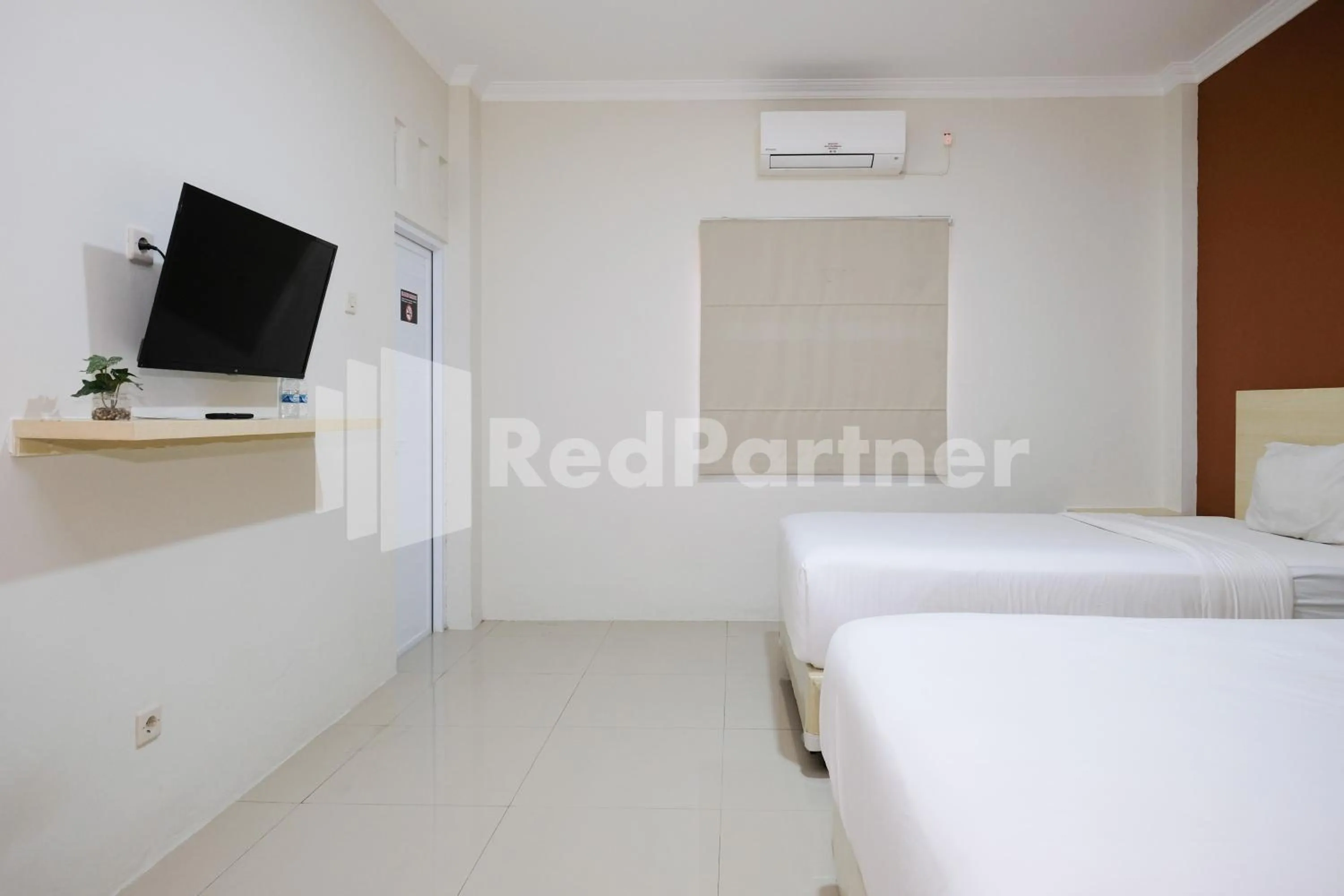 Bedroom, Bed in Hotel Andono near YIA Mitra RedDoorz