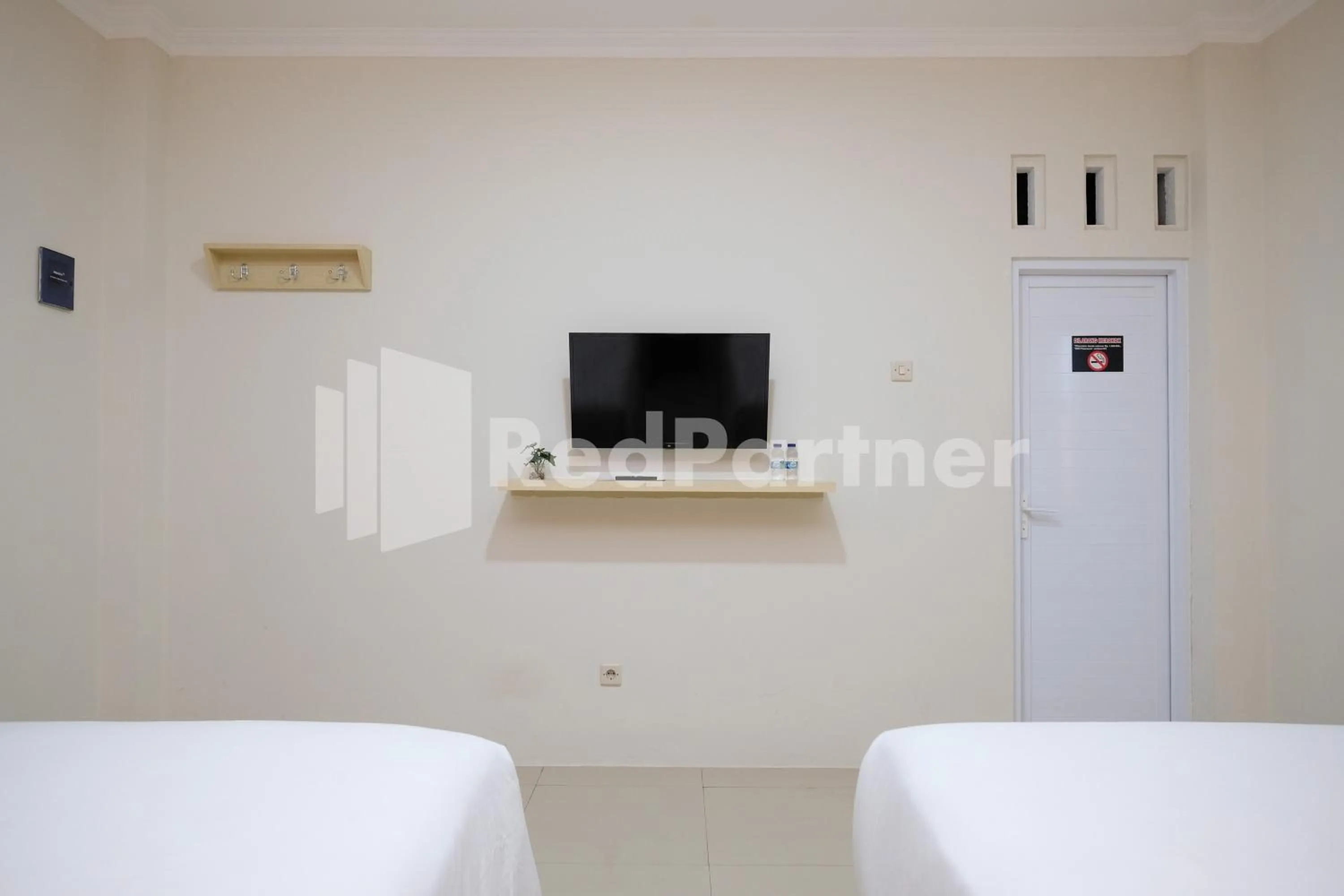 Bedroom, Bed in Hotel Andono near YIA Mitra RedDoorz