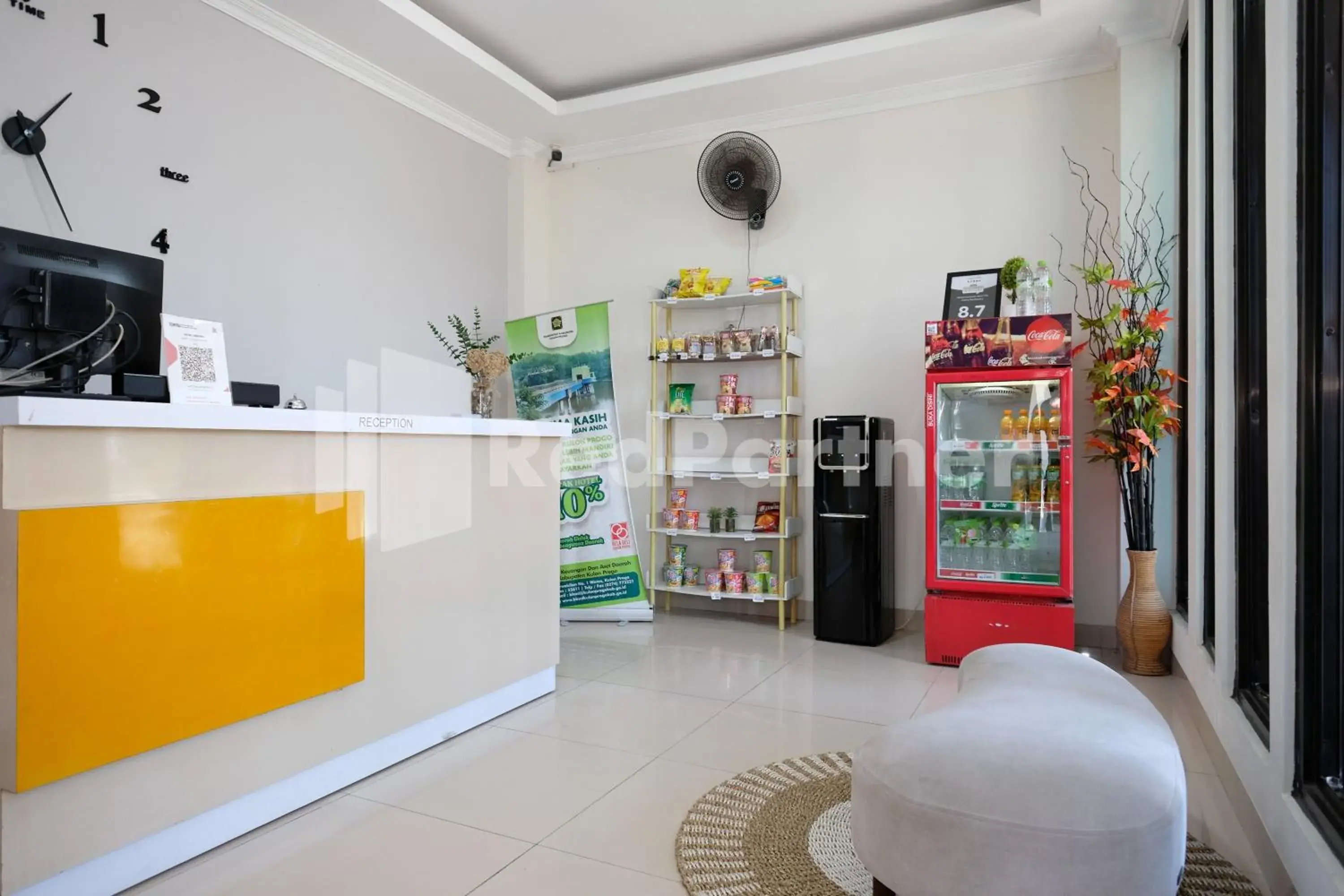 Lobby or reception in Hotel Andono near YIA Mitra RedDoorz Lobby or reception in Hotel Andono near YIA Mitra RedDoorz