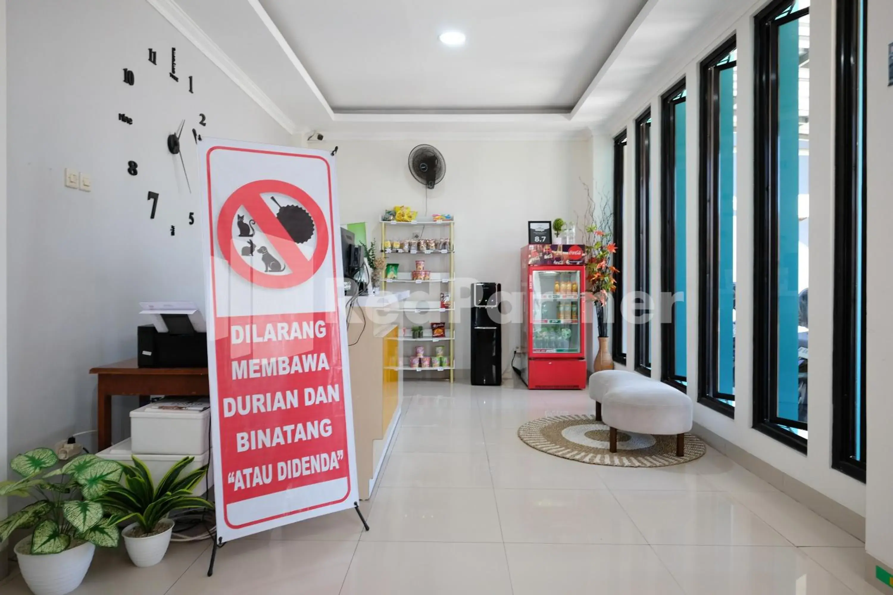 Lobby or reception in Hotel Andono near YIA Mitra RedDoorz Lobby or reception in Hotel Andono near YIA Mitra RedDoorz