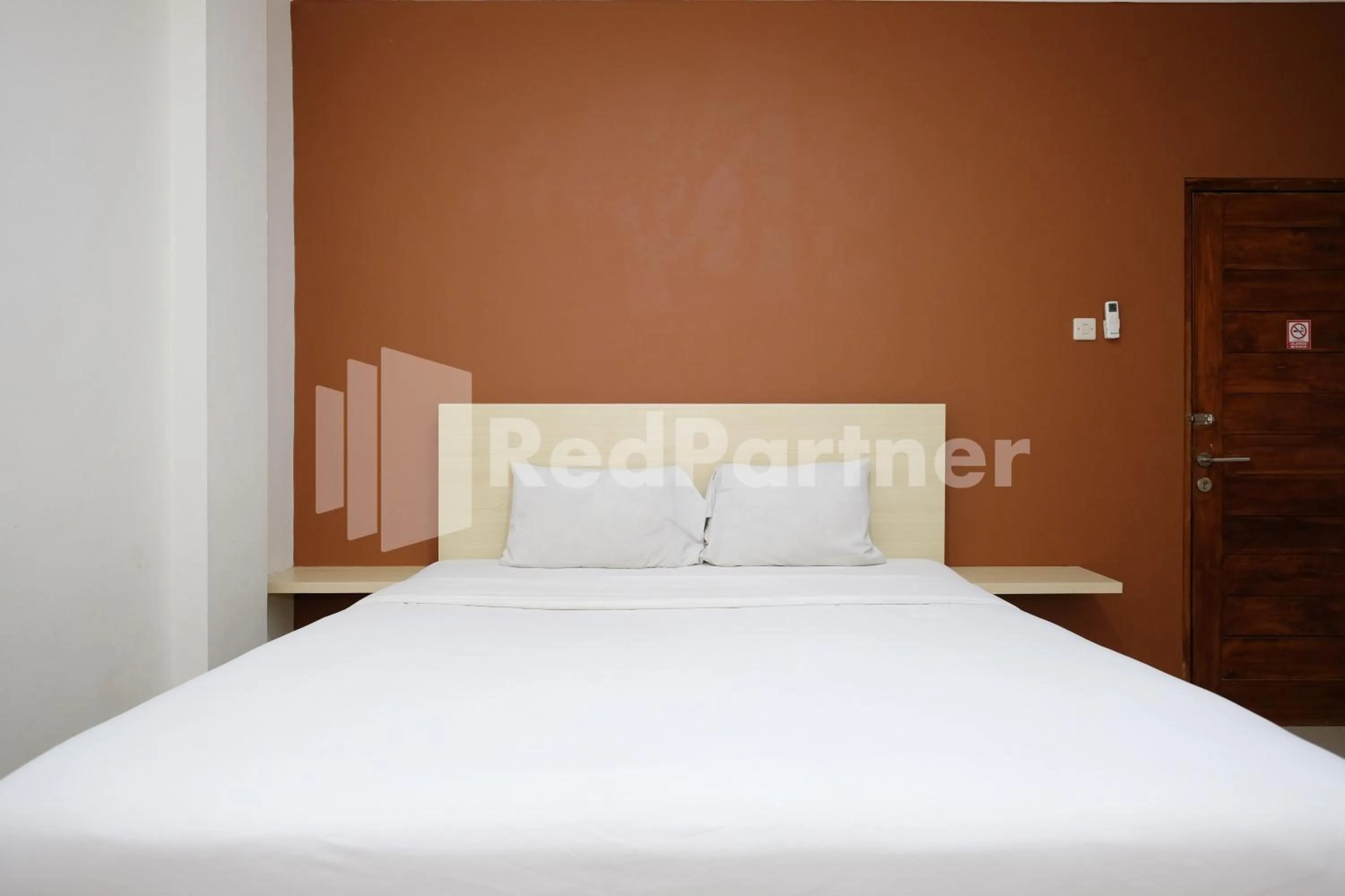 Bedroom, Bed in Hotel Andono near YIA Mitra RedDoorz