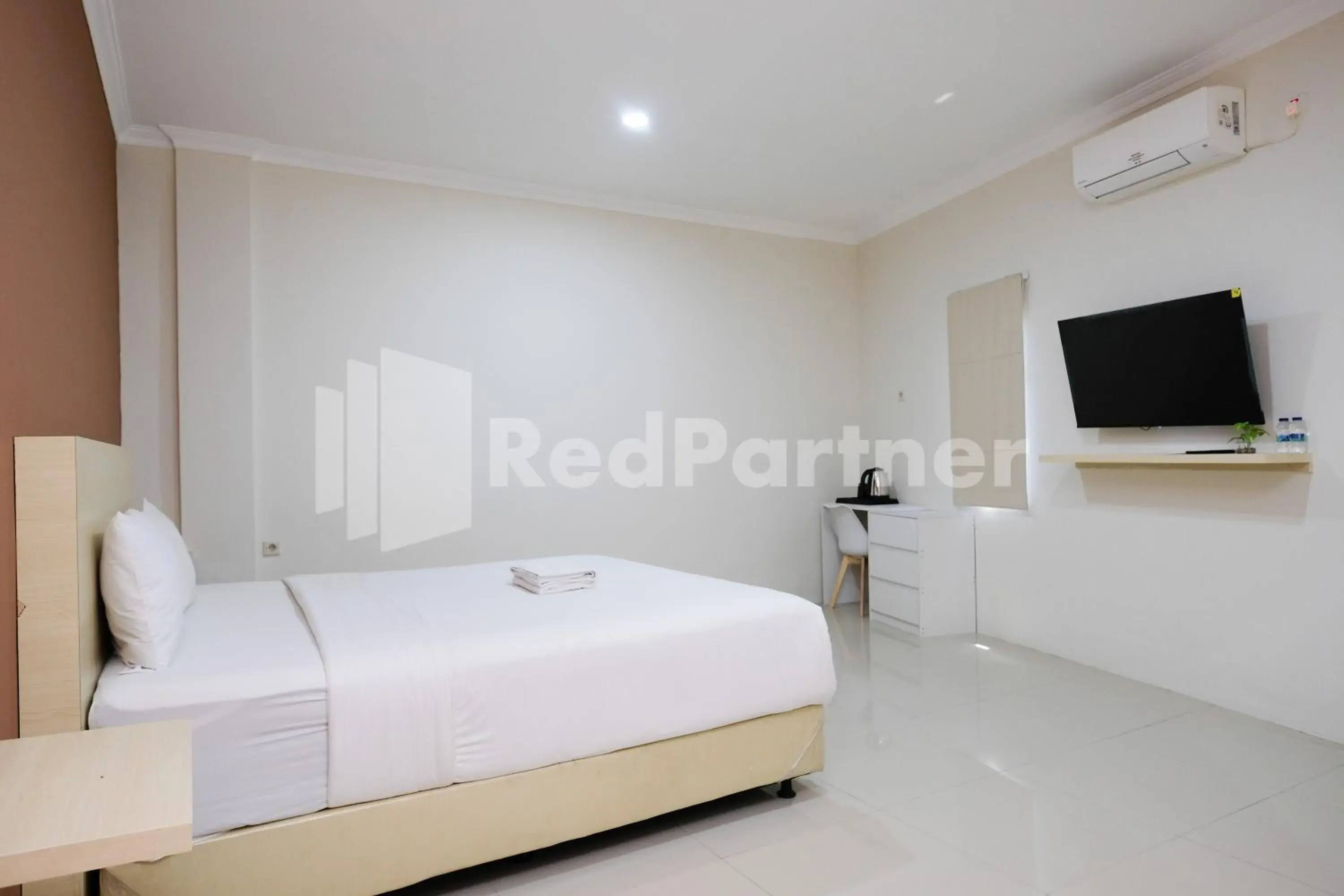 Bedroom, Bed in Hotel Andono near YIA Mitra RedDoorz Bedroom, Bed in Hotel Andono near YIA Mitra RedDoorz