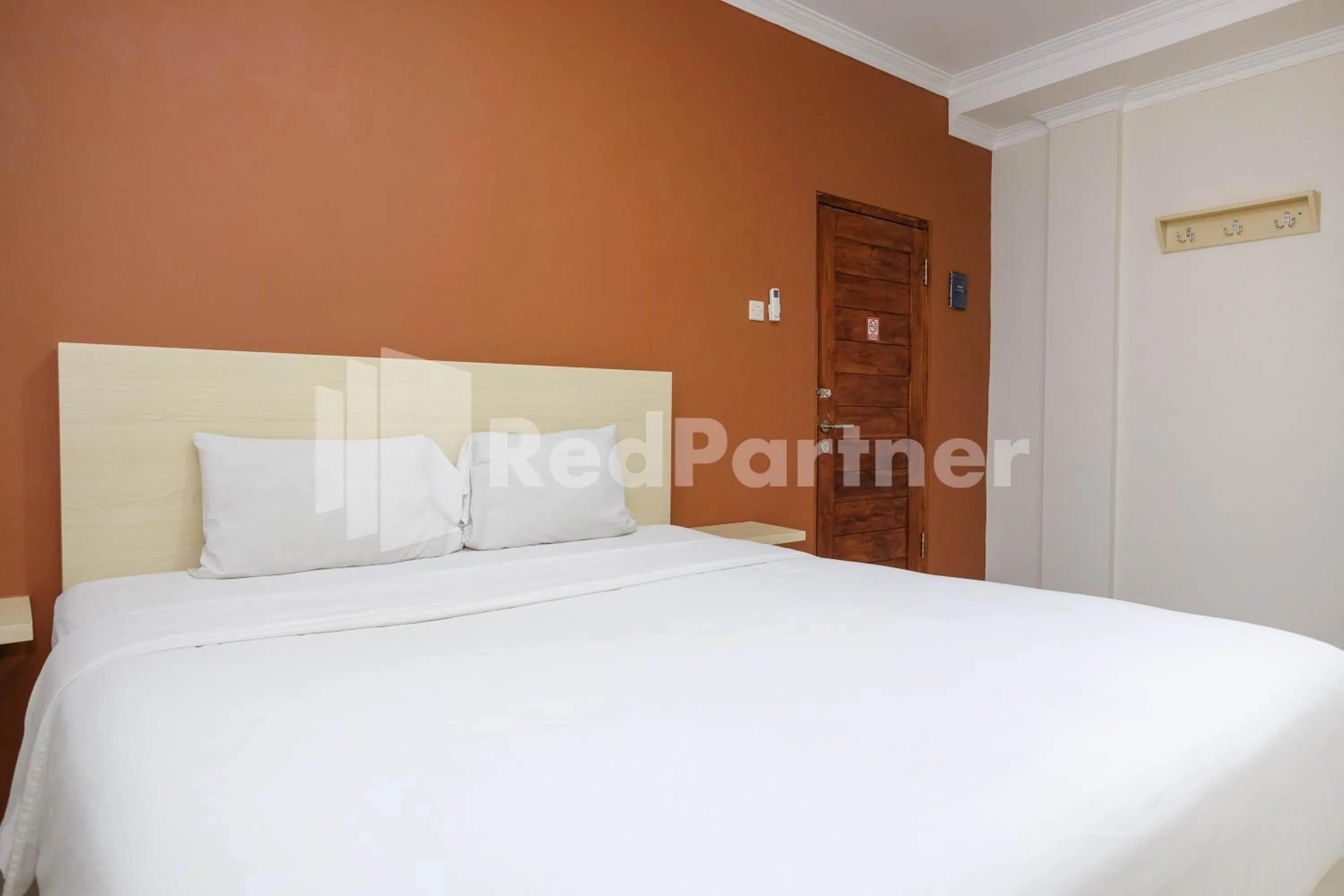 Bedroom, Bed in Hotel Andono near YIA Mitra RedDoorz