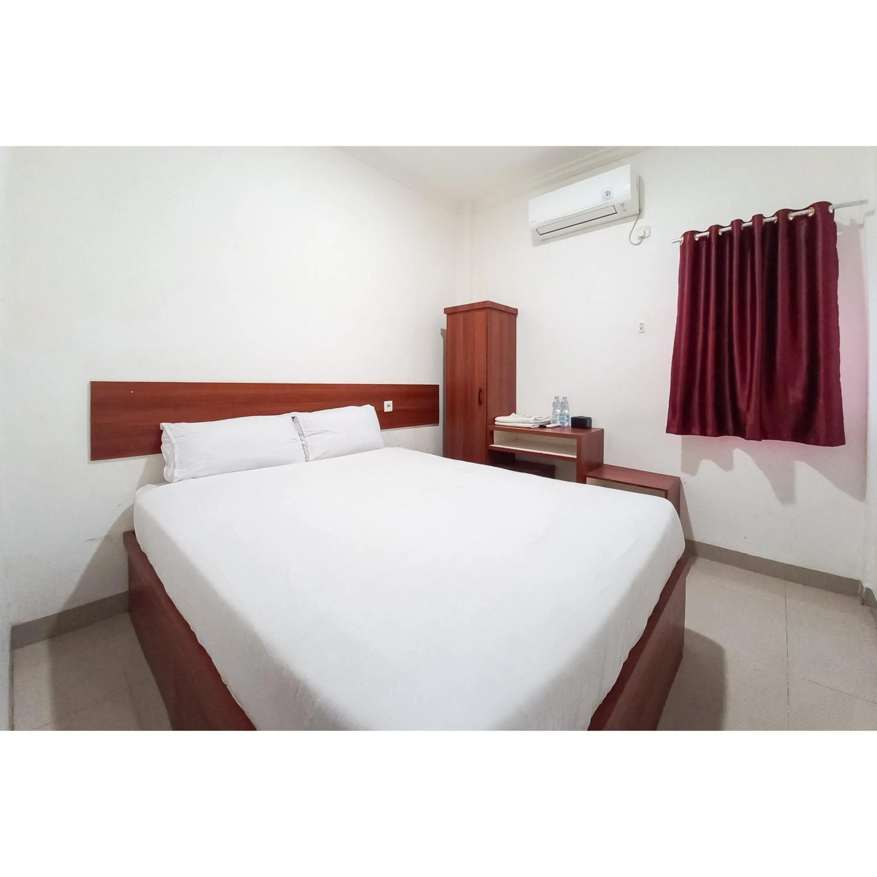 Bedroom, Bed in RedDoorz near Terminal Roro Bandar Sri Junjungan